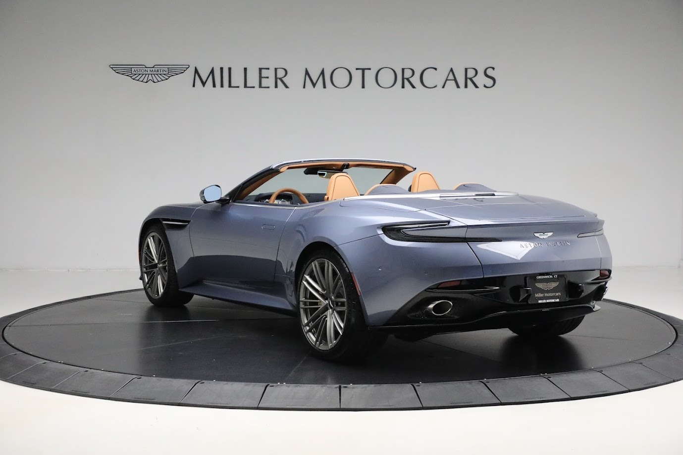 New-2024-Aston-Martin-DB12-Volante