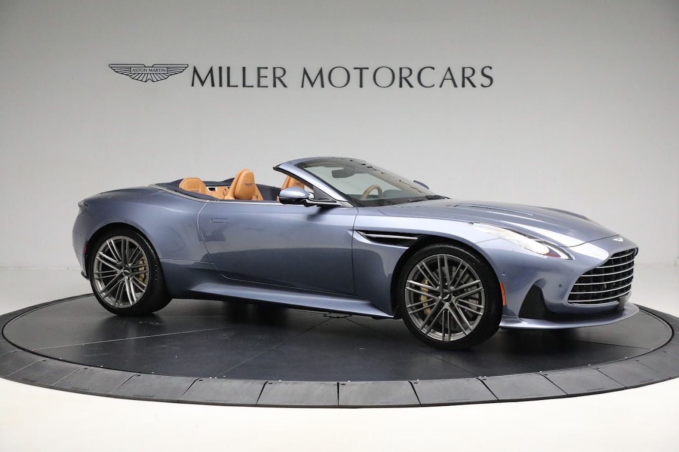 New-2024-Aston-Martin-DB12-Volante