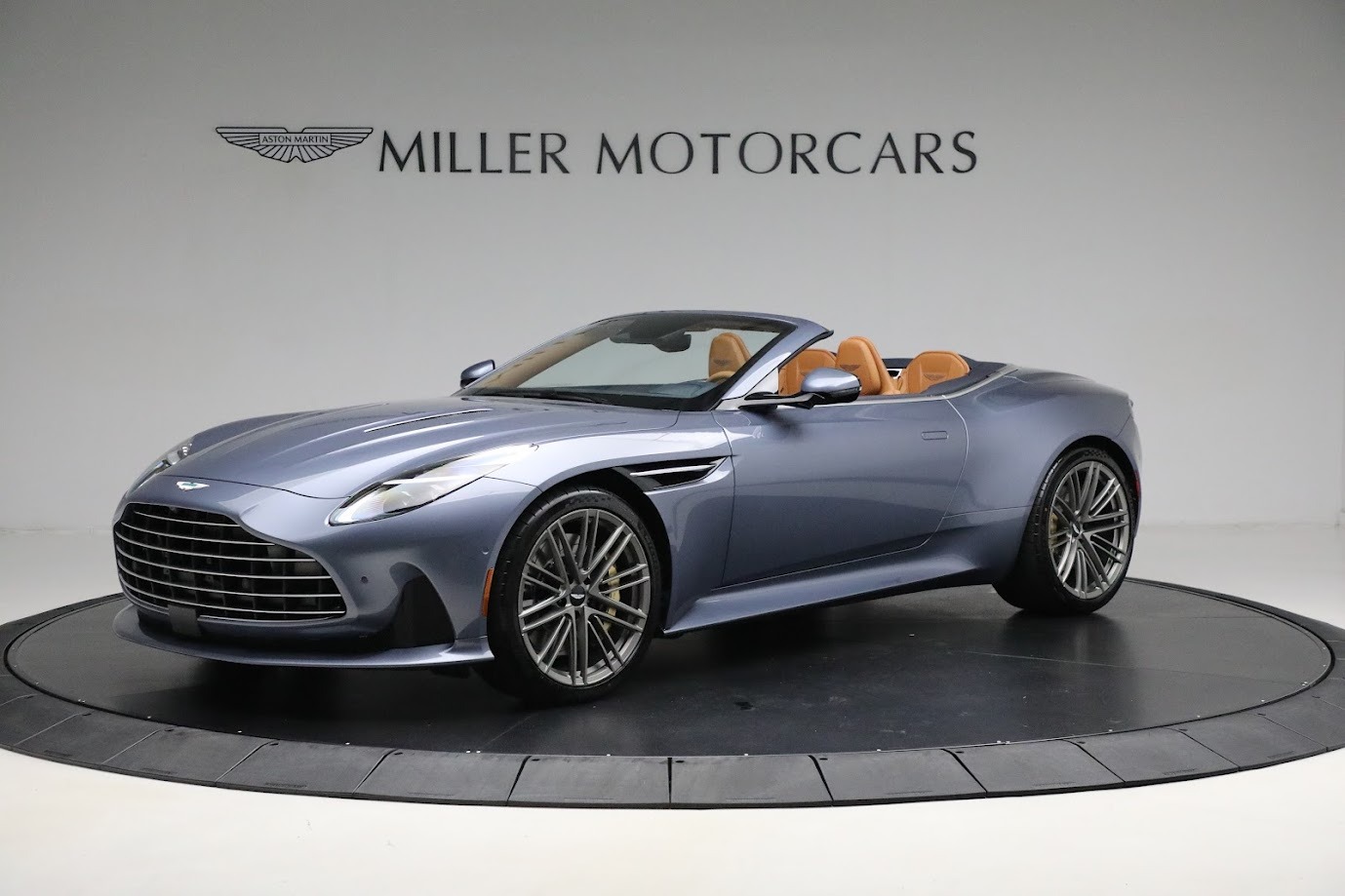 New-2024-Aston-Martin-DB12-Volante