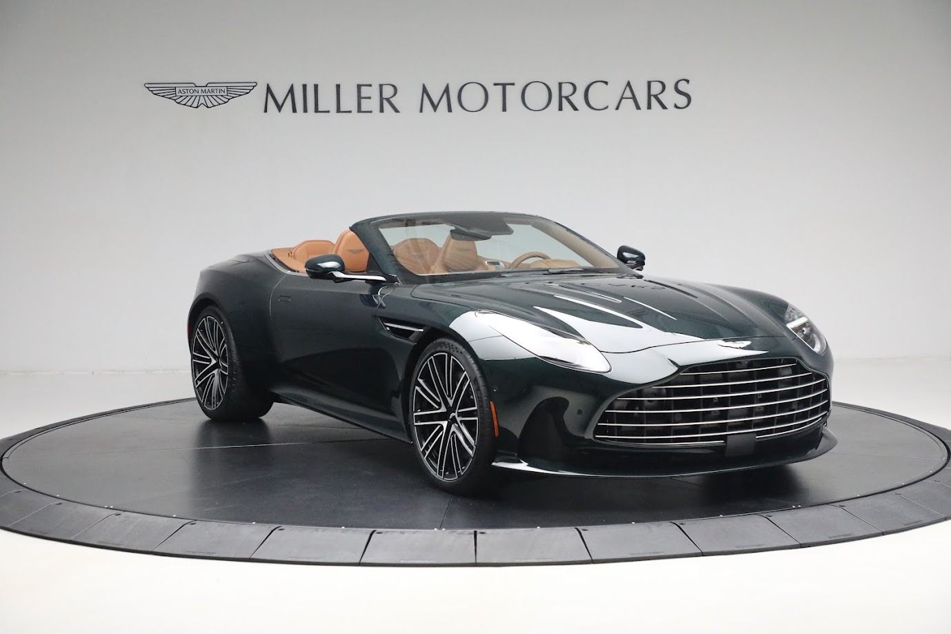 New-2024-Aston-Martin-DB12-Volante
