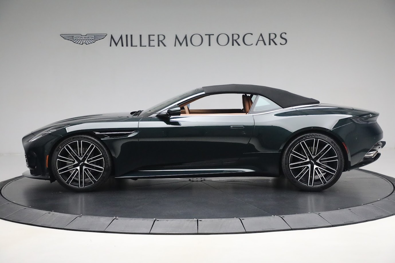 New-2024-Aston-Martin-DB12-Volante