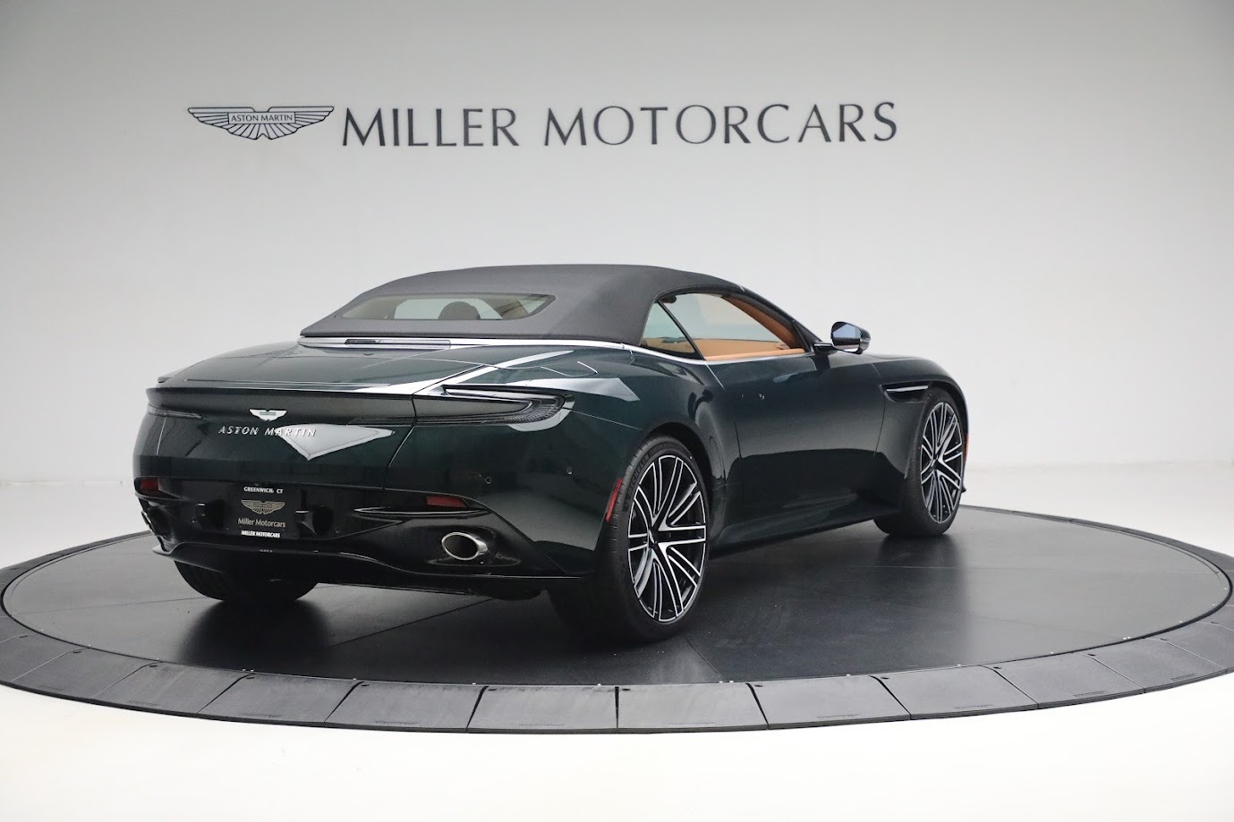 New-2024-Aston-Martin-DB12-Volante