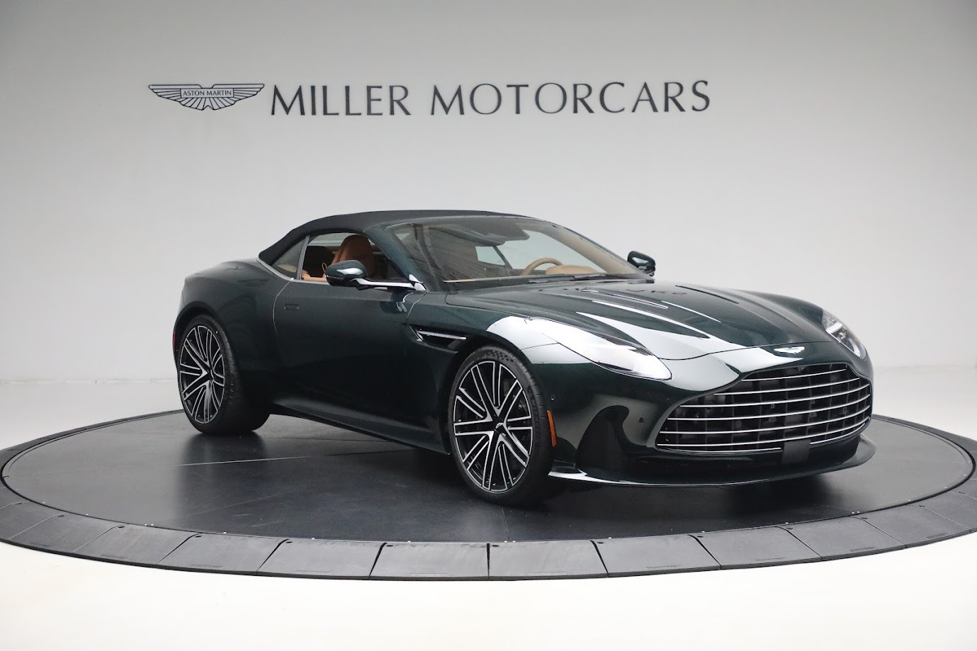 New-2024-Aston-Martin-DB12-Volante