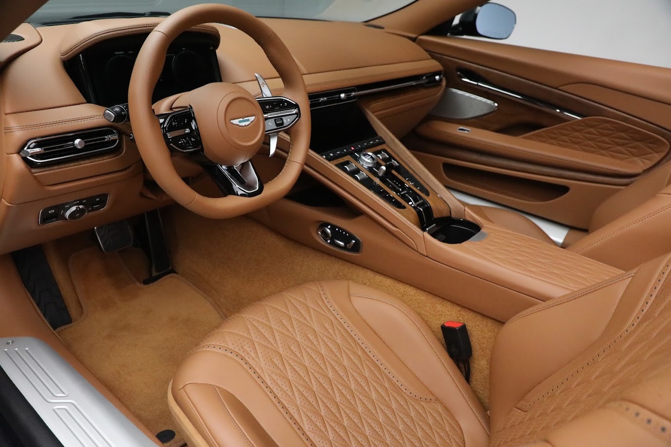 New-2024-Aston-Martin-DB12-Volante
