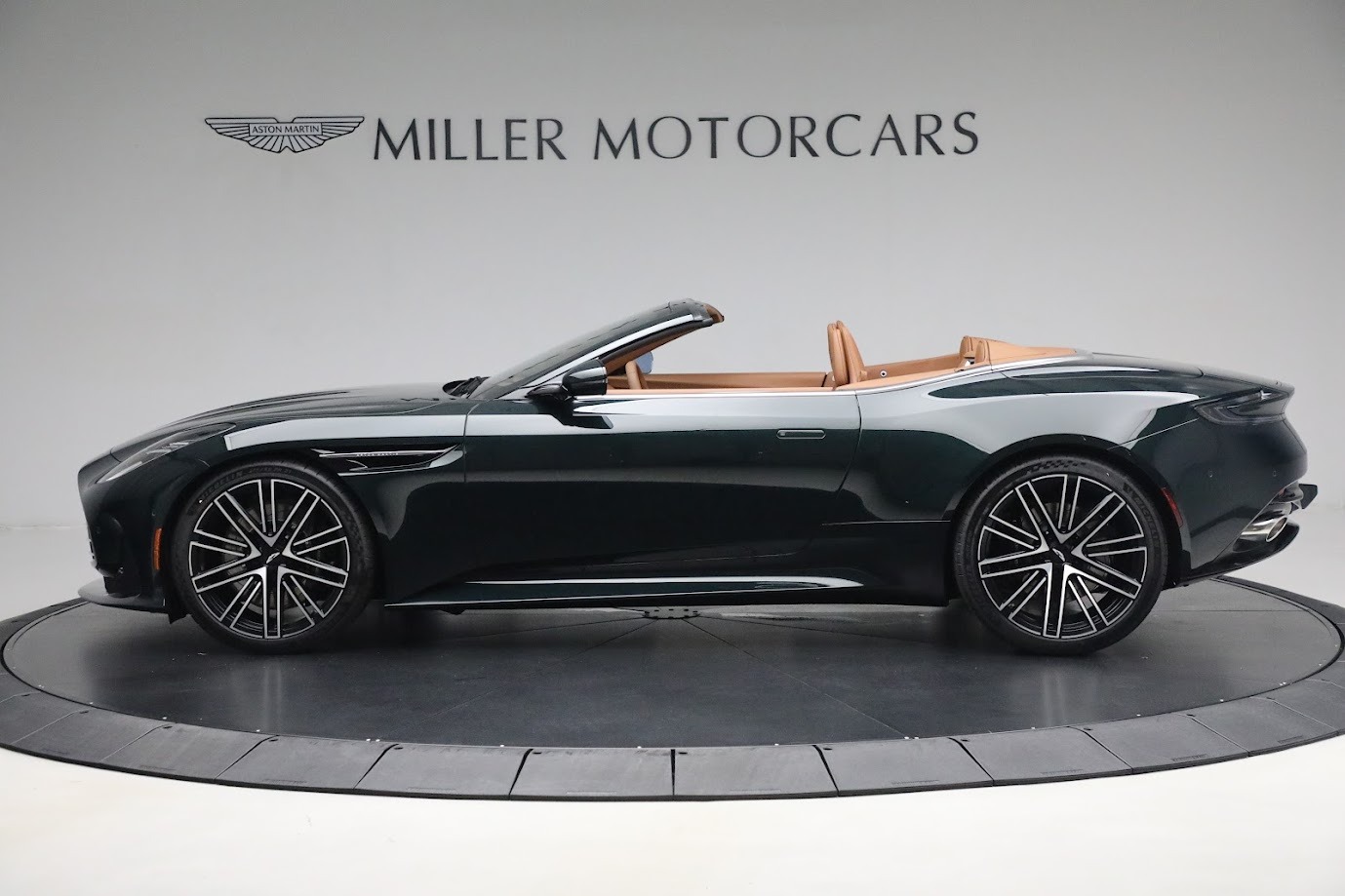 New-2024-Aston-Martin-DB12-Volante