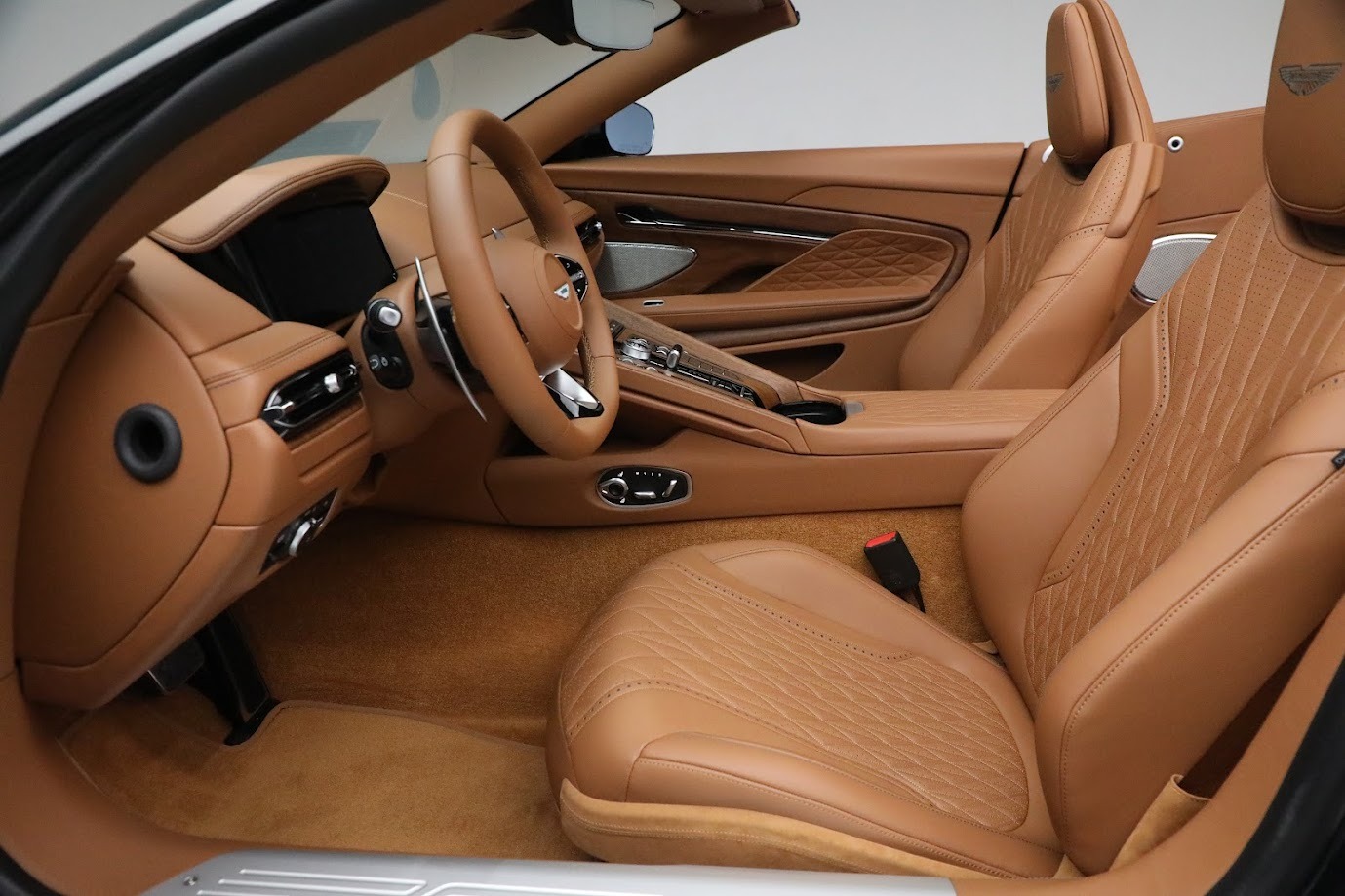 New-2024-Aston-Martin-DB12-Volante