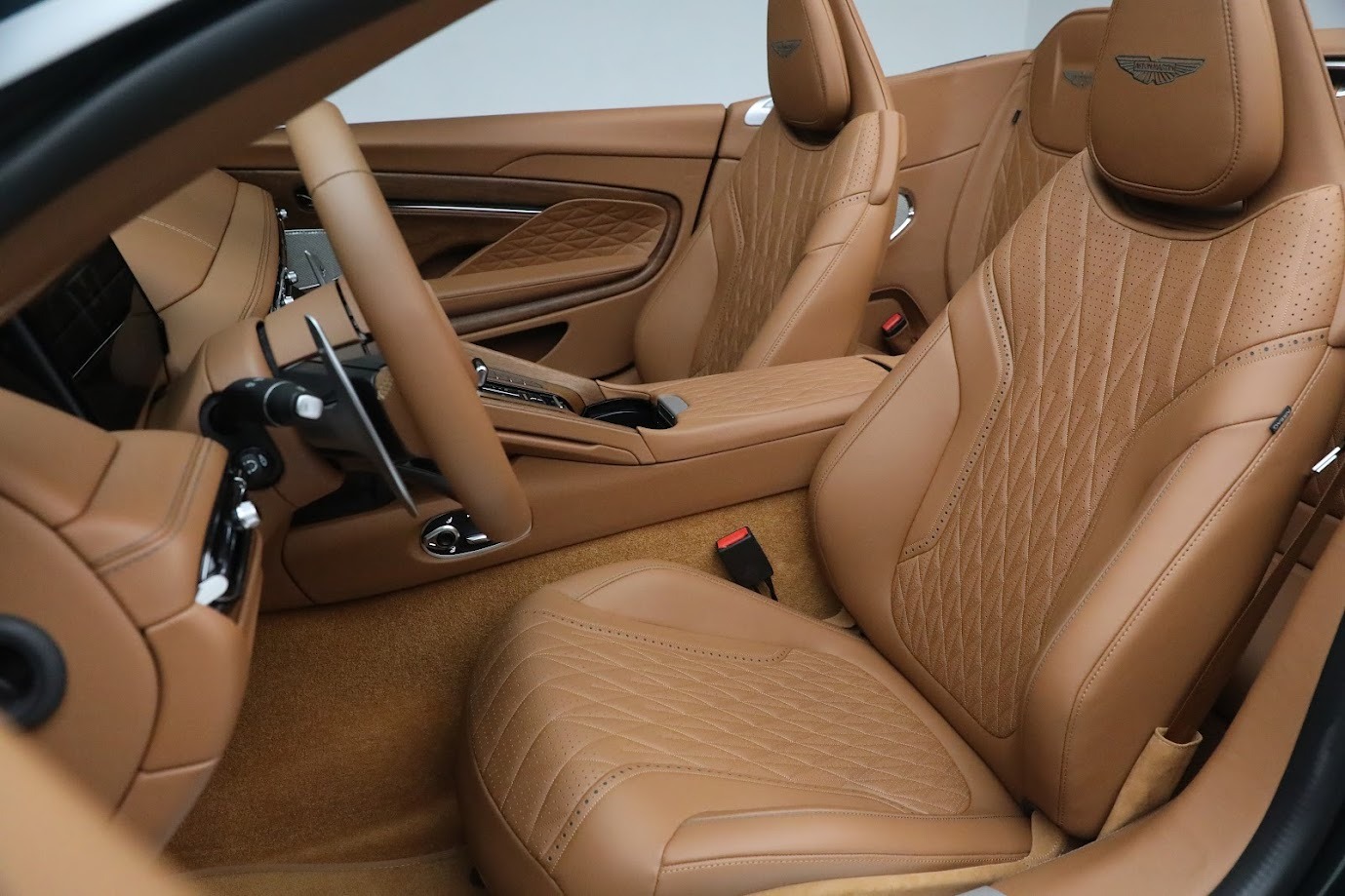 New-2024-Aston-Martin-DB12-Volante