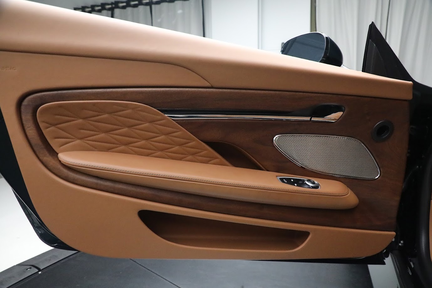 New-2024-Aston-Martin-DB12-Volante