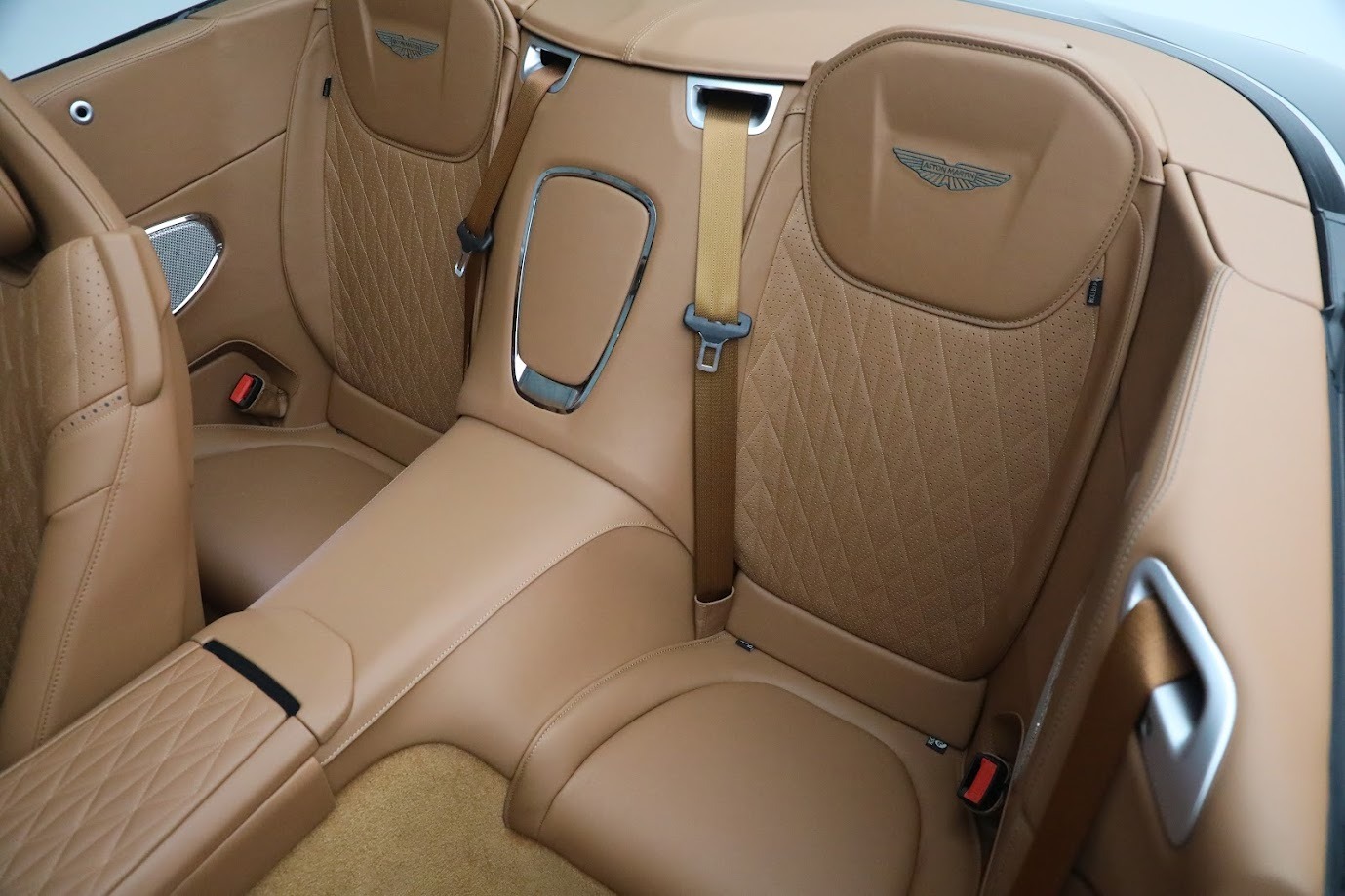 New-2024-Aston-Martin-DB12-Volante