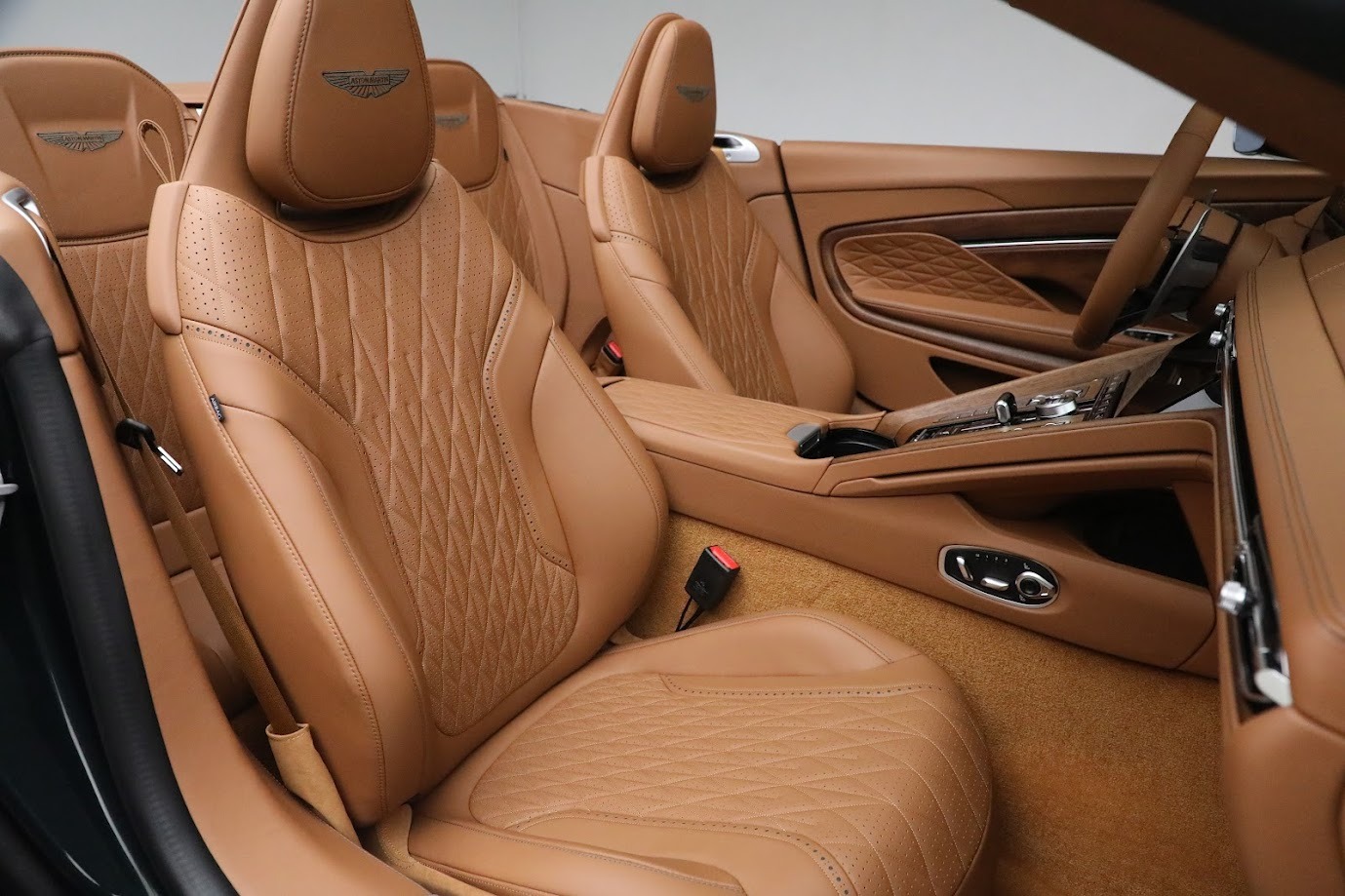 New-2024-Aston-Martin-DB12-Volante