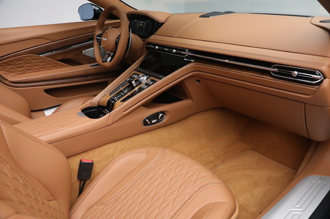 New-2024-Aston-Martin-DB12-Volante