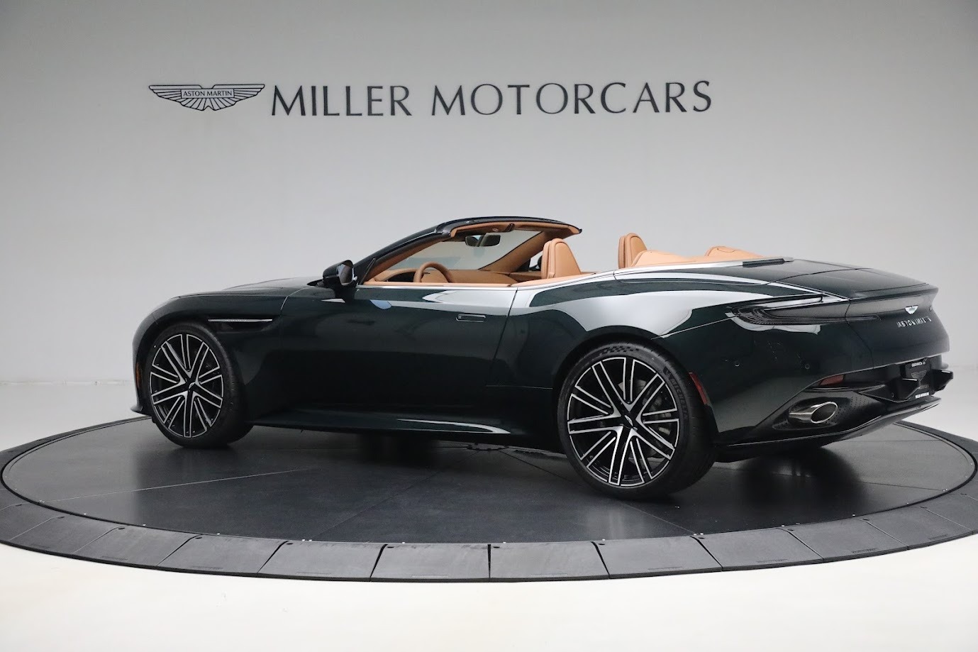 New-2024-Aston-Martin-DB12-Volante