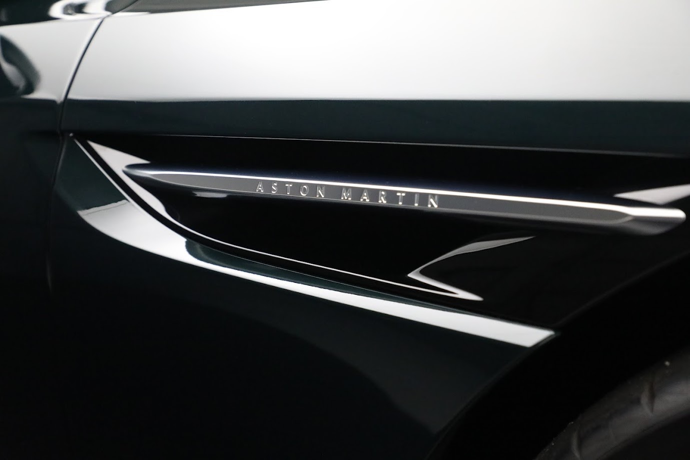 New-2024-Aston-Martin-DB12-Volante