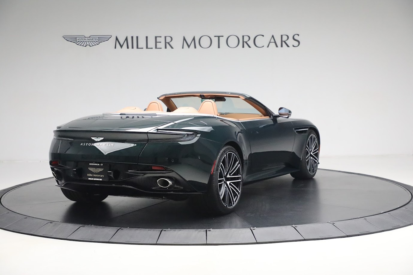 New-2024-Aston-Martin-DB12-Volante