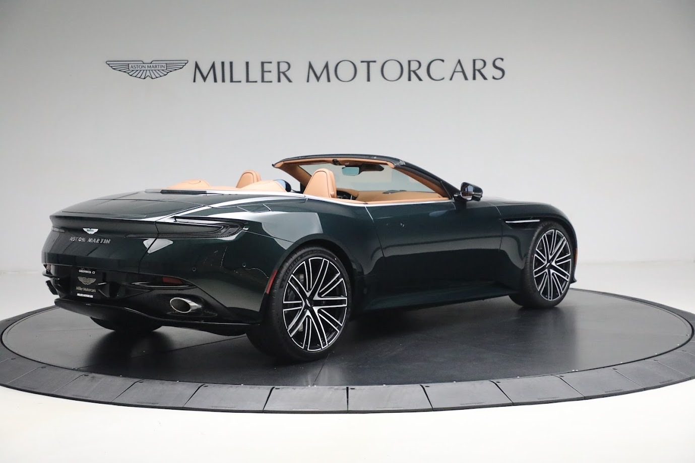 New-2024-Aston-Martin-DB12-Volante