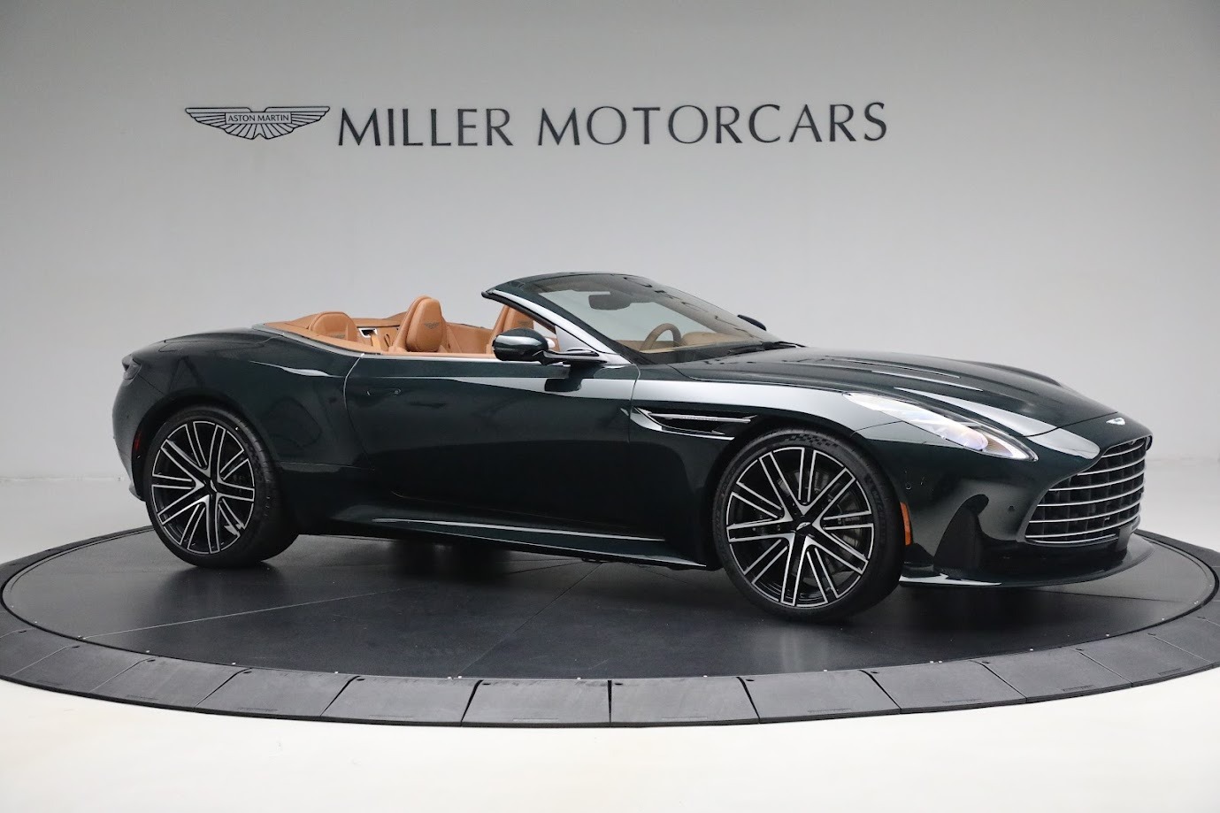 New-2024-Aston-Martin-DB12-Volante