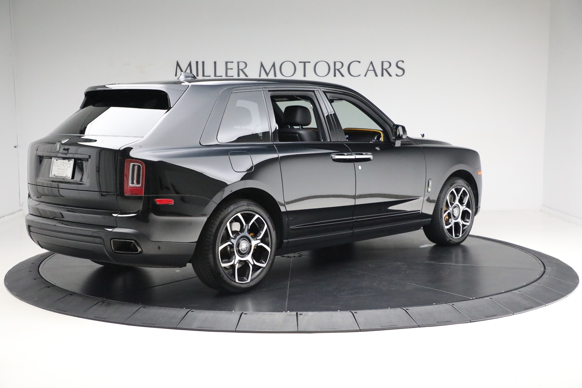 Used-2022-Rolls-Royce-Black-Badge-Cullinan