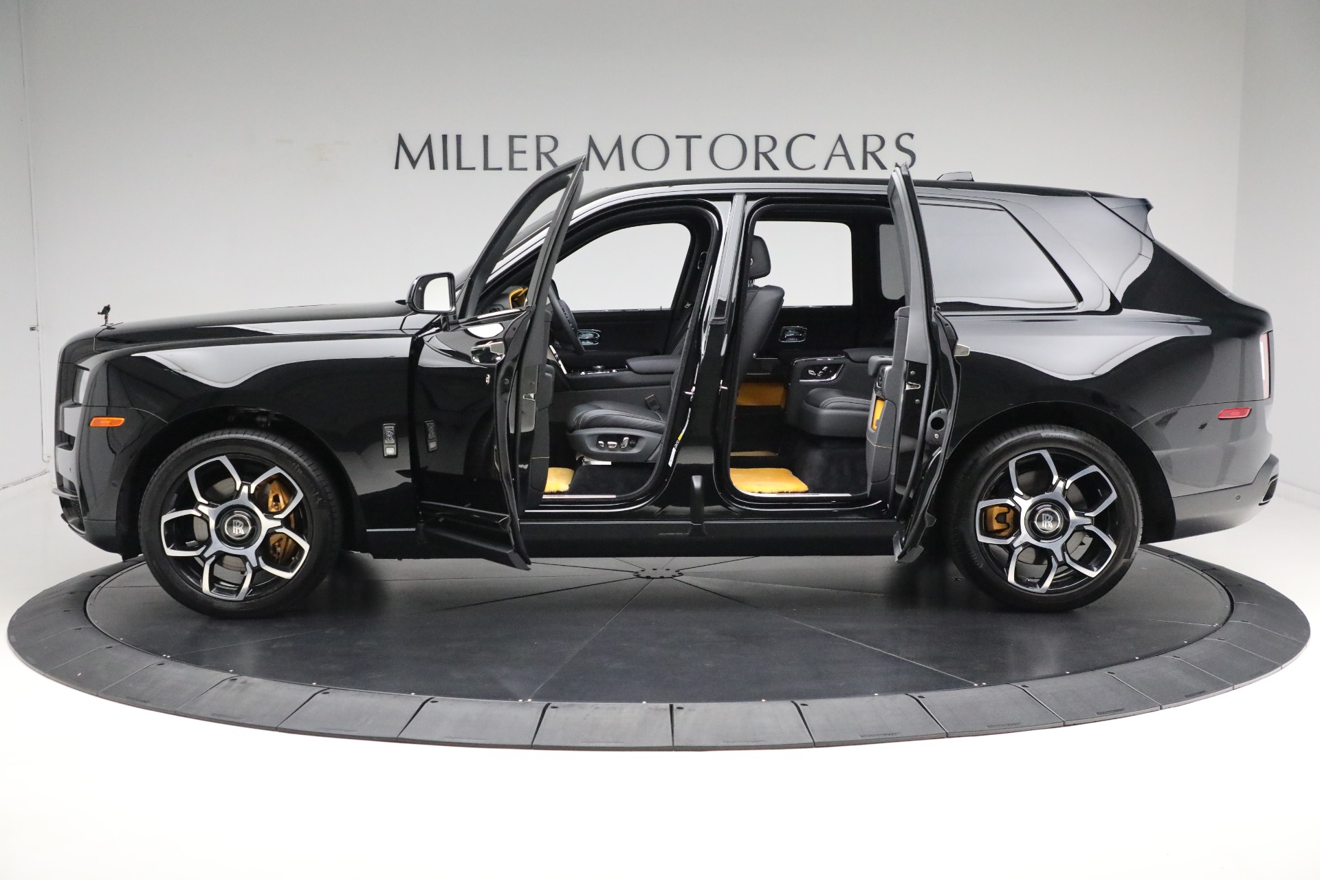 Used-2022-Rolls-Royce-Black-Badge-Cullinan