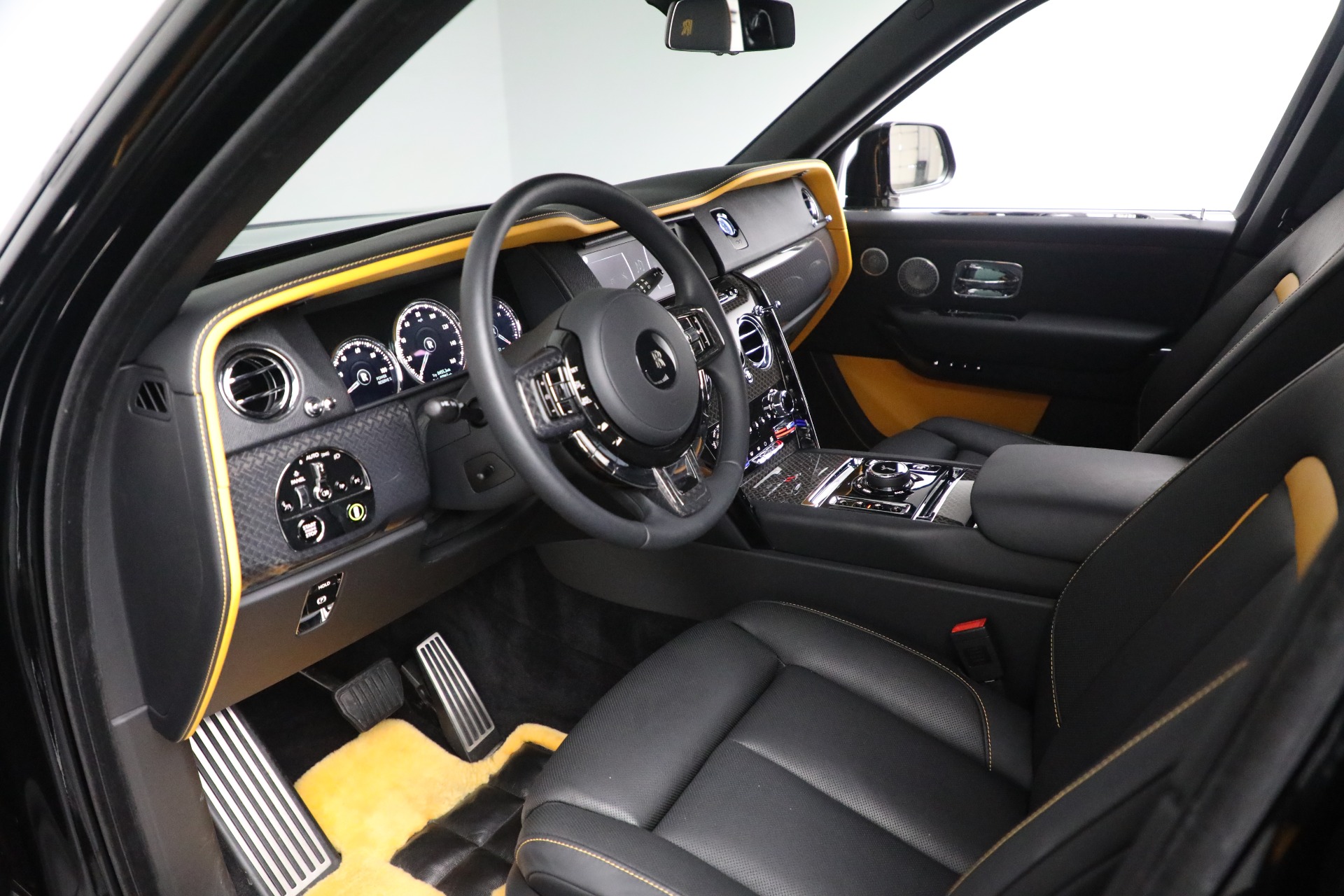 Used-2022-Rolls-Royce-Black-Badge-Cullinan