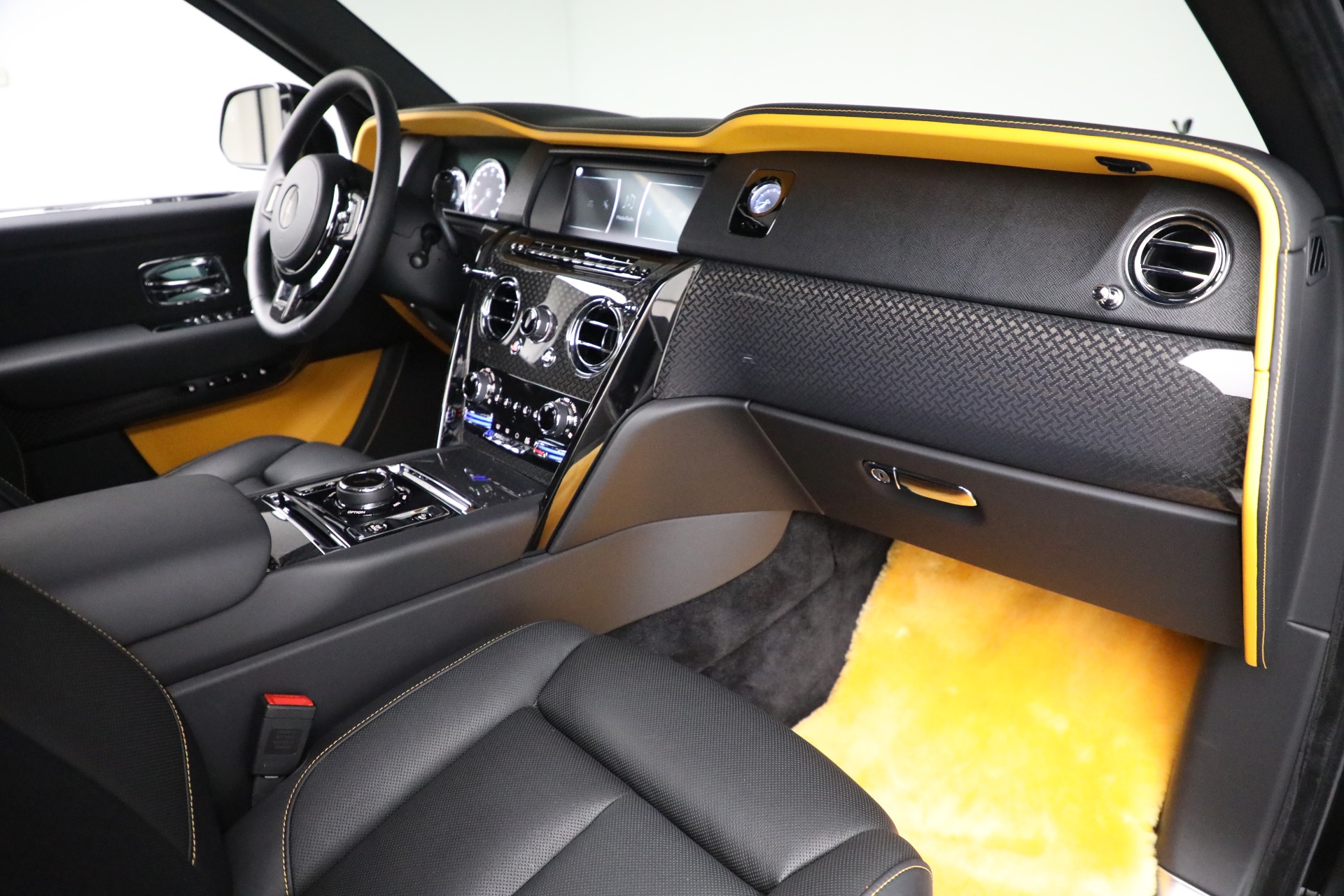 Used-2022-Rolls-Royce-Black-Badge-Cullinan