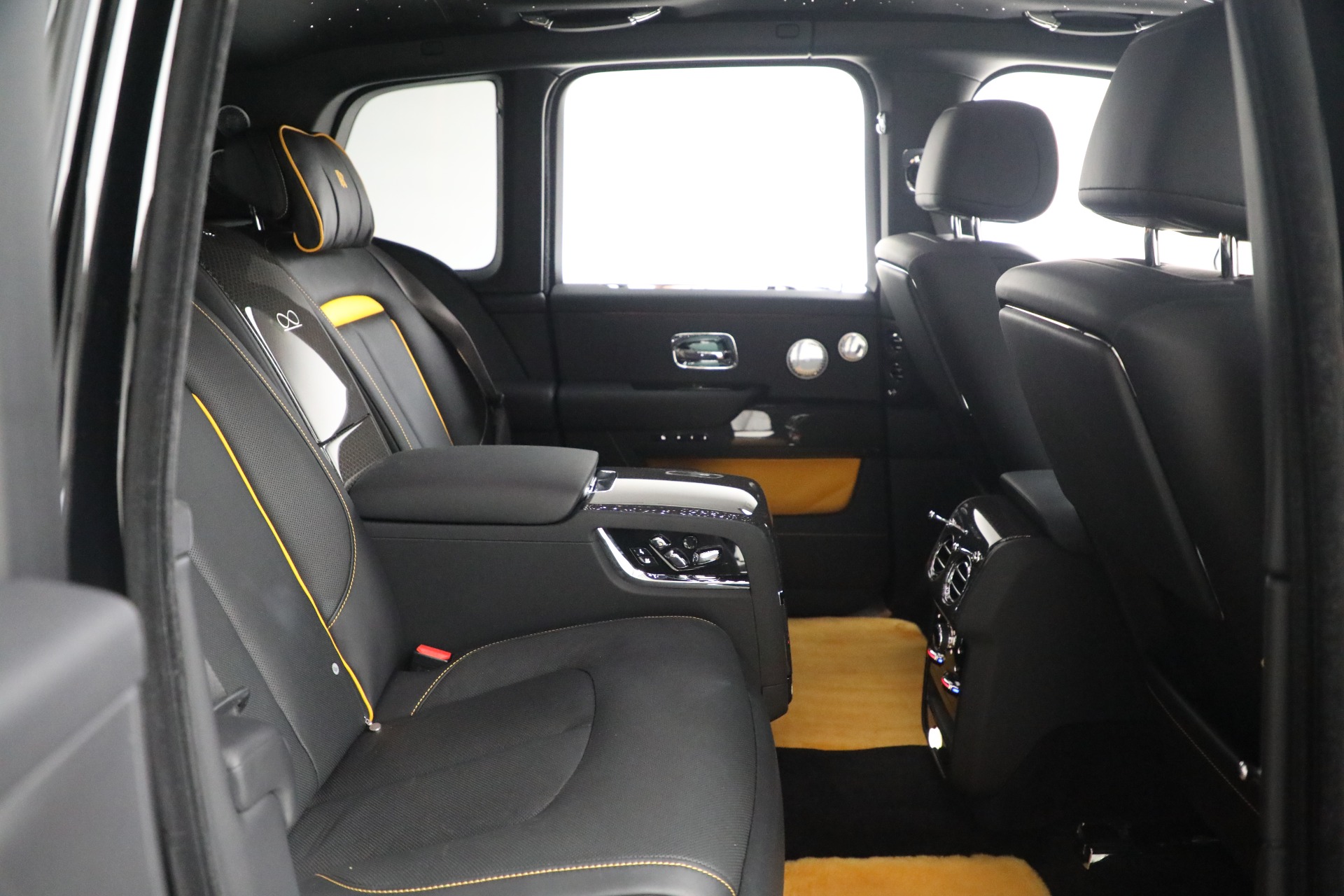 Used-2022-Rolls-Royce-Black-Badge-Cullinan