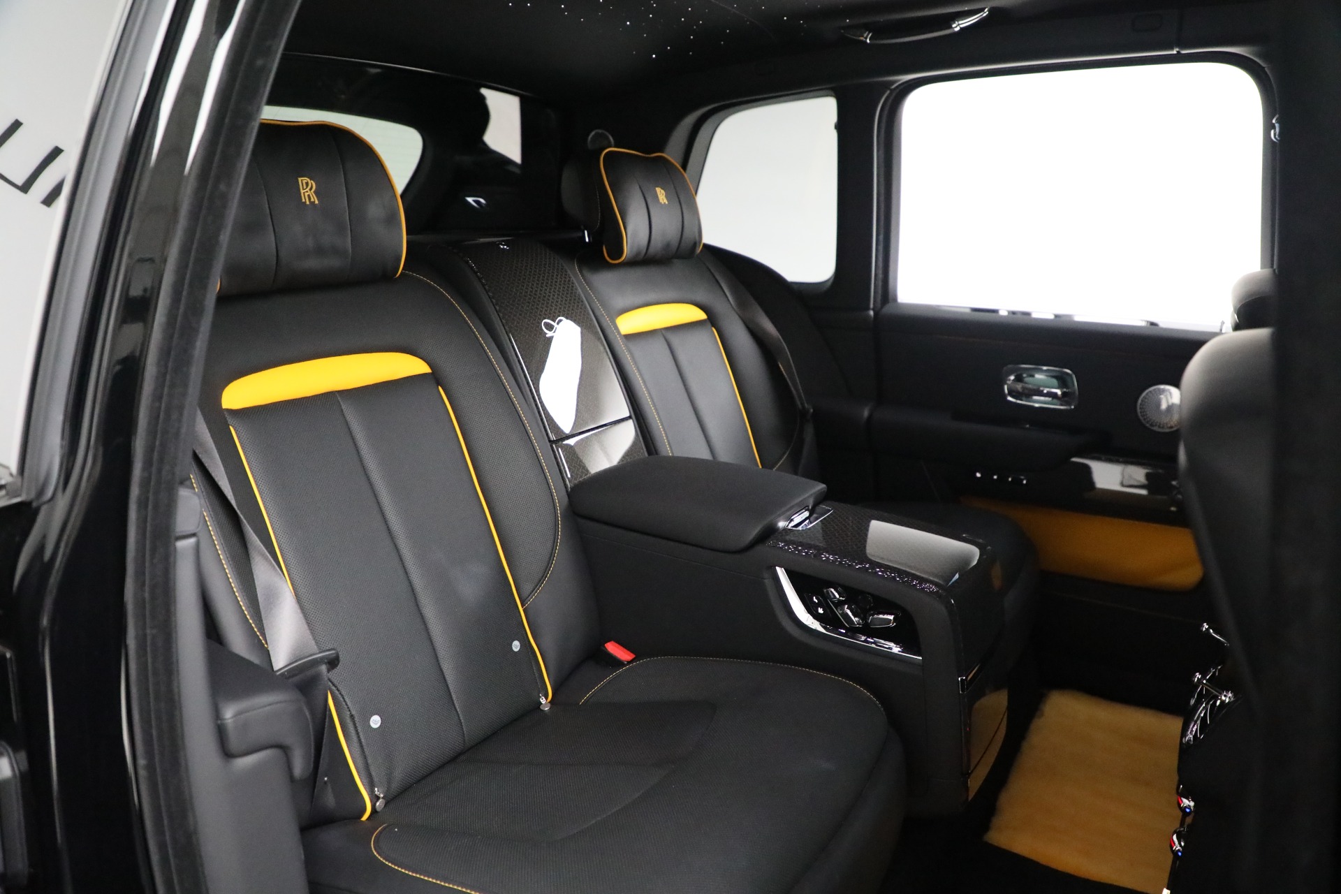 Used-2022-Rolls-Royce-Black-Badge-Cullinan