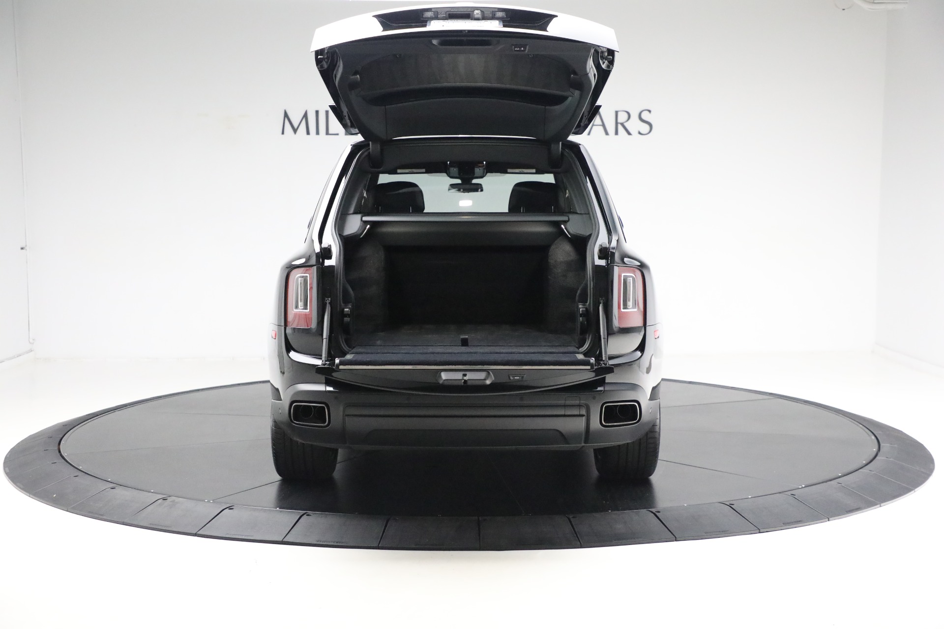 Used-2022-Rolls-Royce-Black-Badge-Cullinan