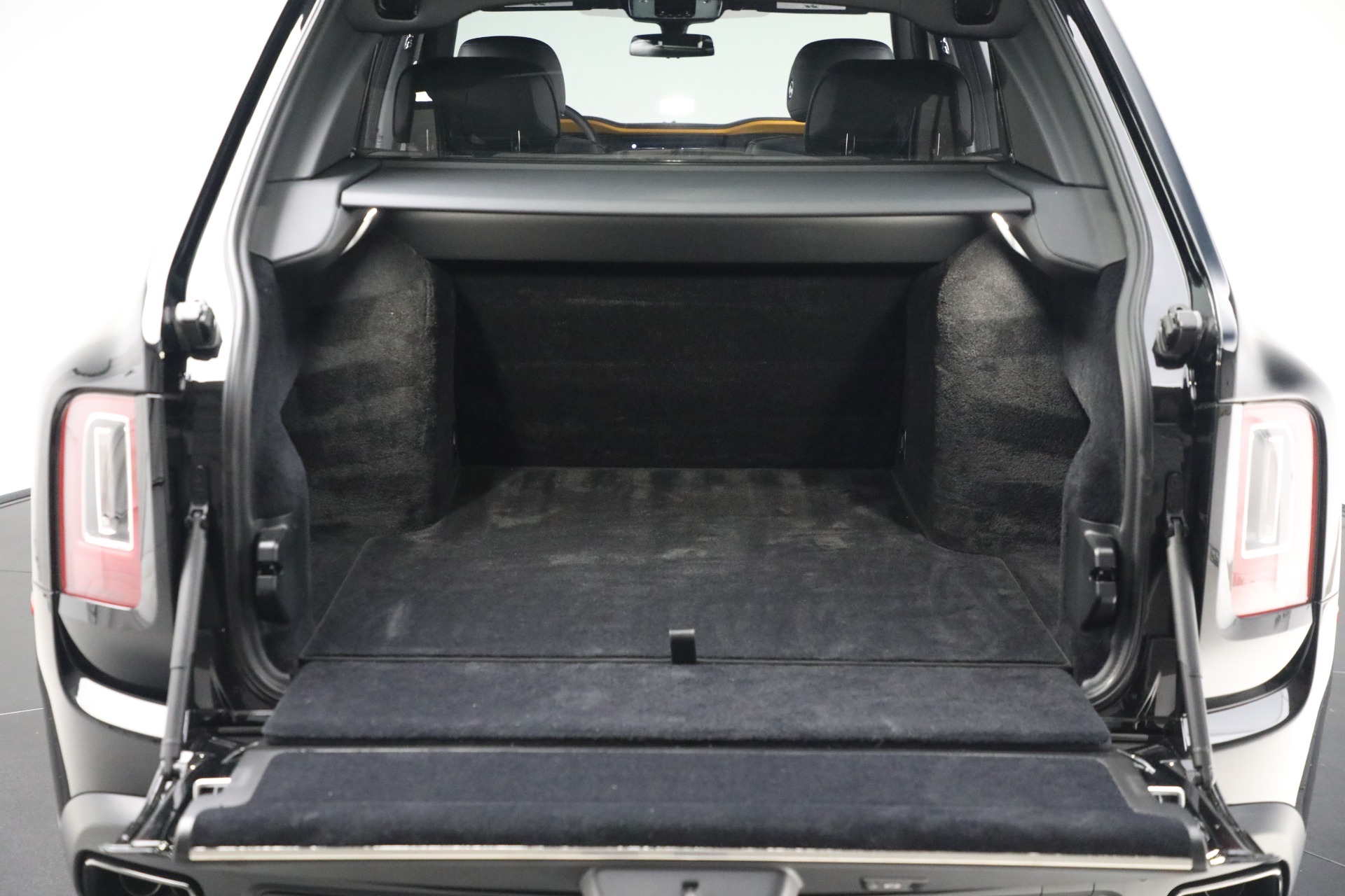 Used-2022-Rolls-Royce-Black-Badge-Cullinan