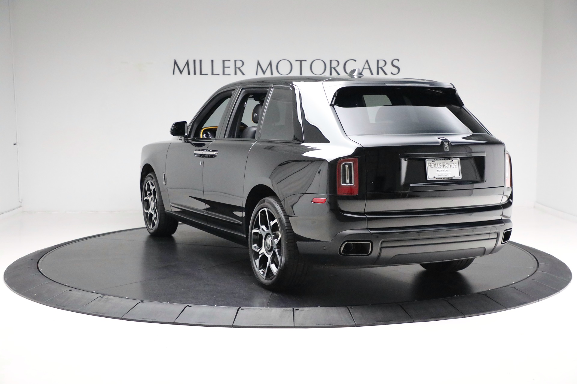 Used-2022-Rolls-Royce-Black-Badge-Cullinan