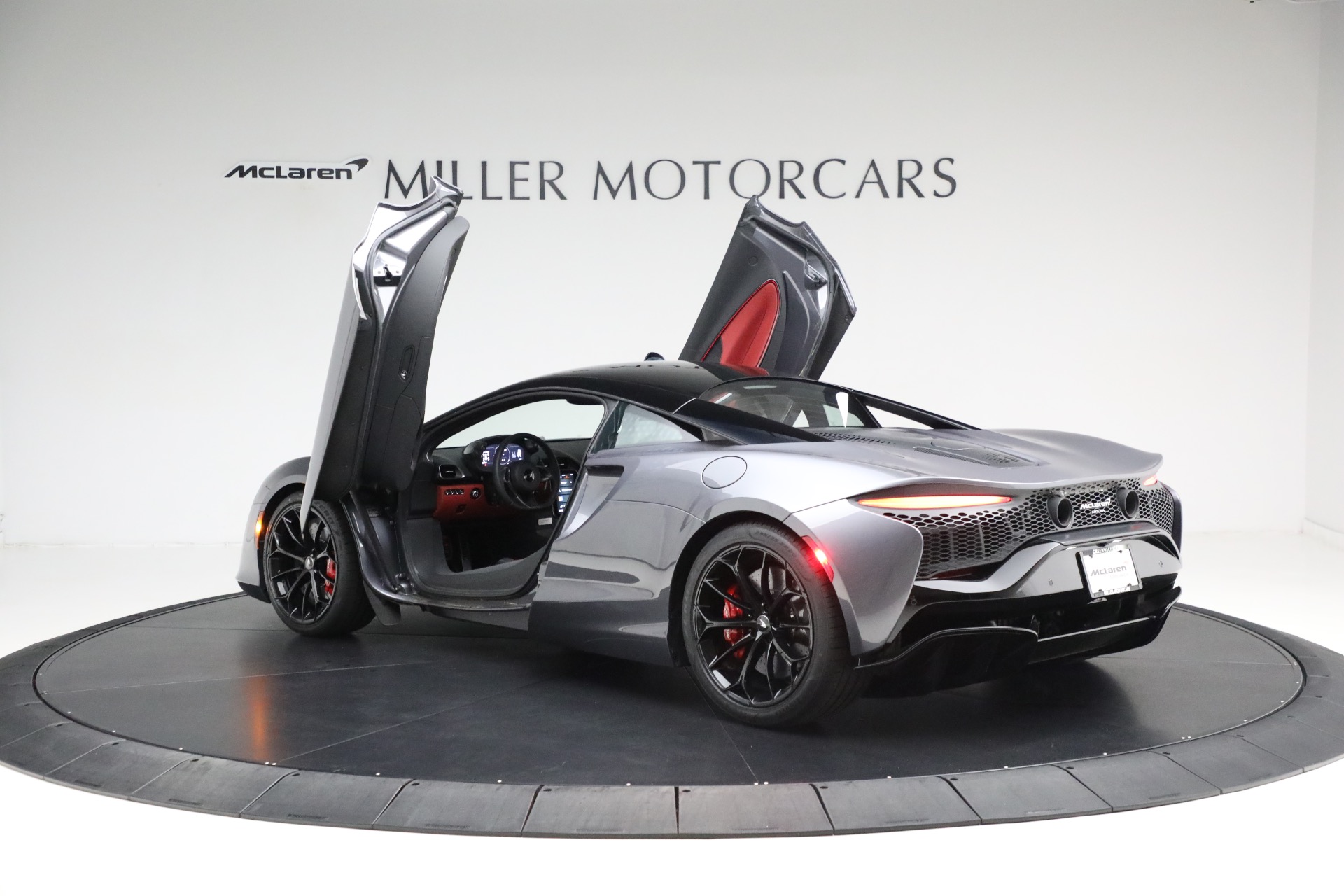 New-2024-McLaren-Artura-TechLux