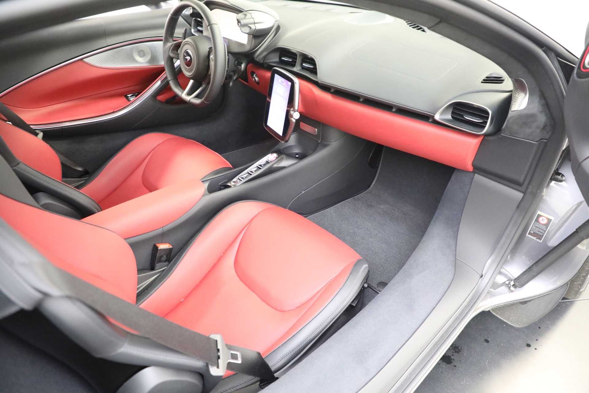 New-2024-McLaren-Artura-TechLux