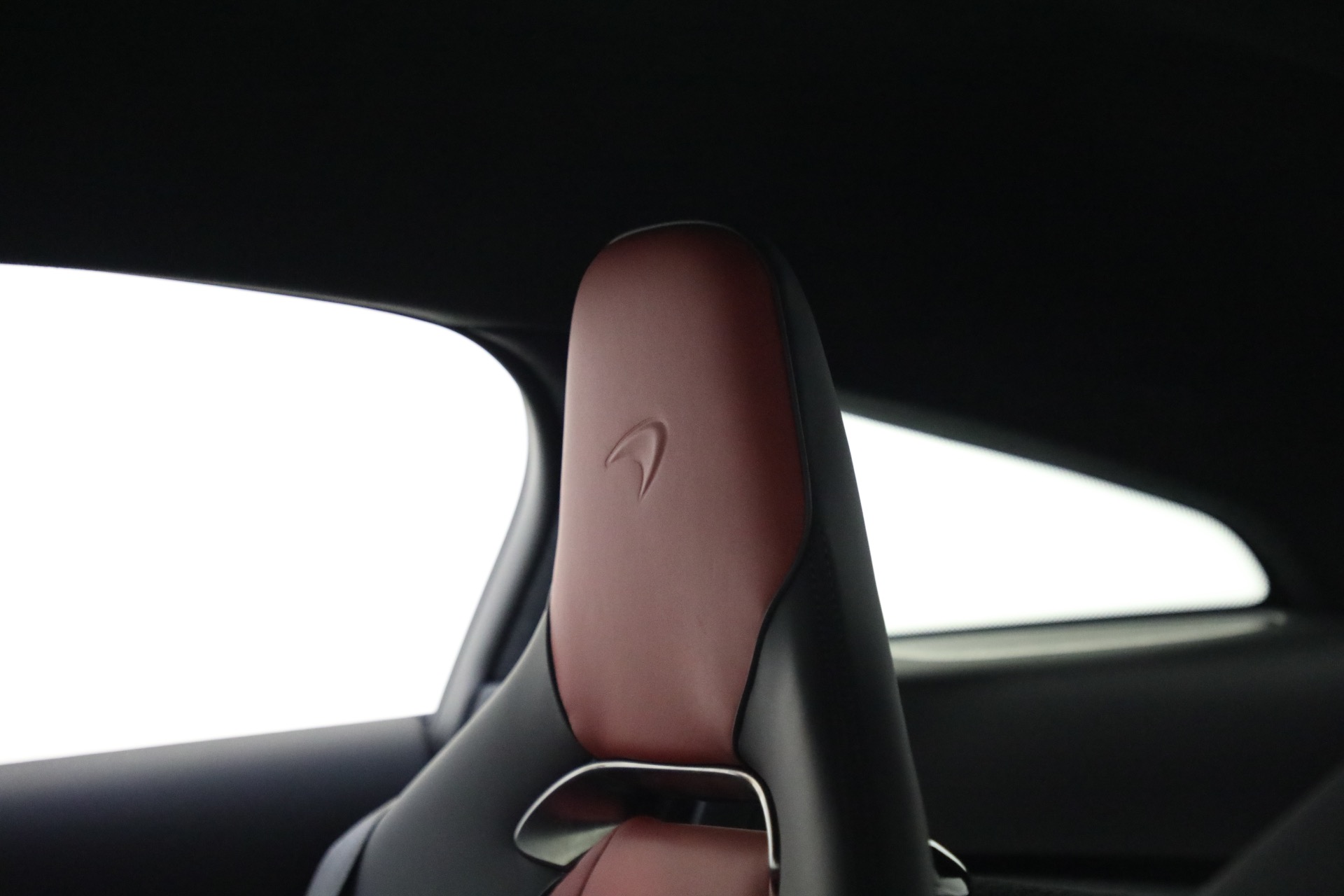 New-2024-McLaren-Artura-TechLux