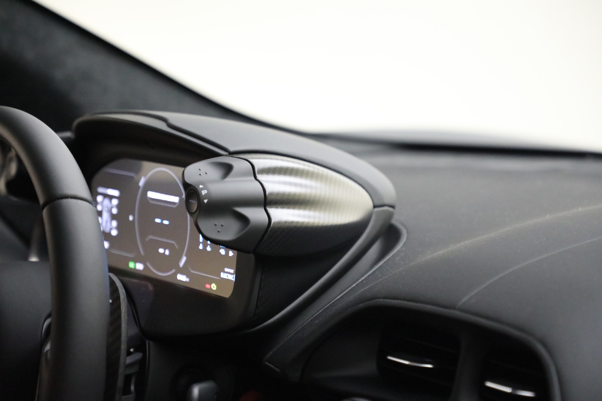 New-2024-McLaren-Artura-TechLux