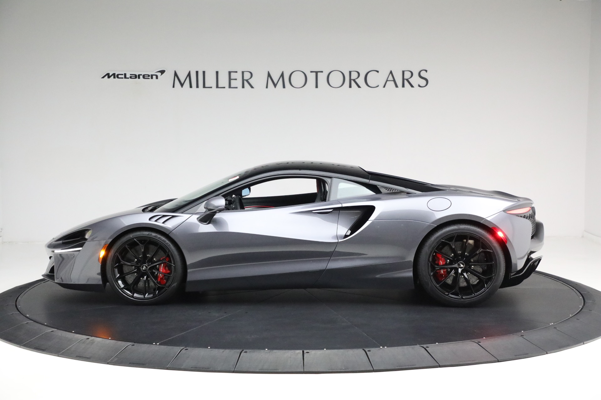 New-2024-McLaren-Artura-TechLux