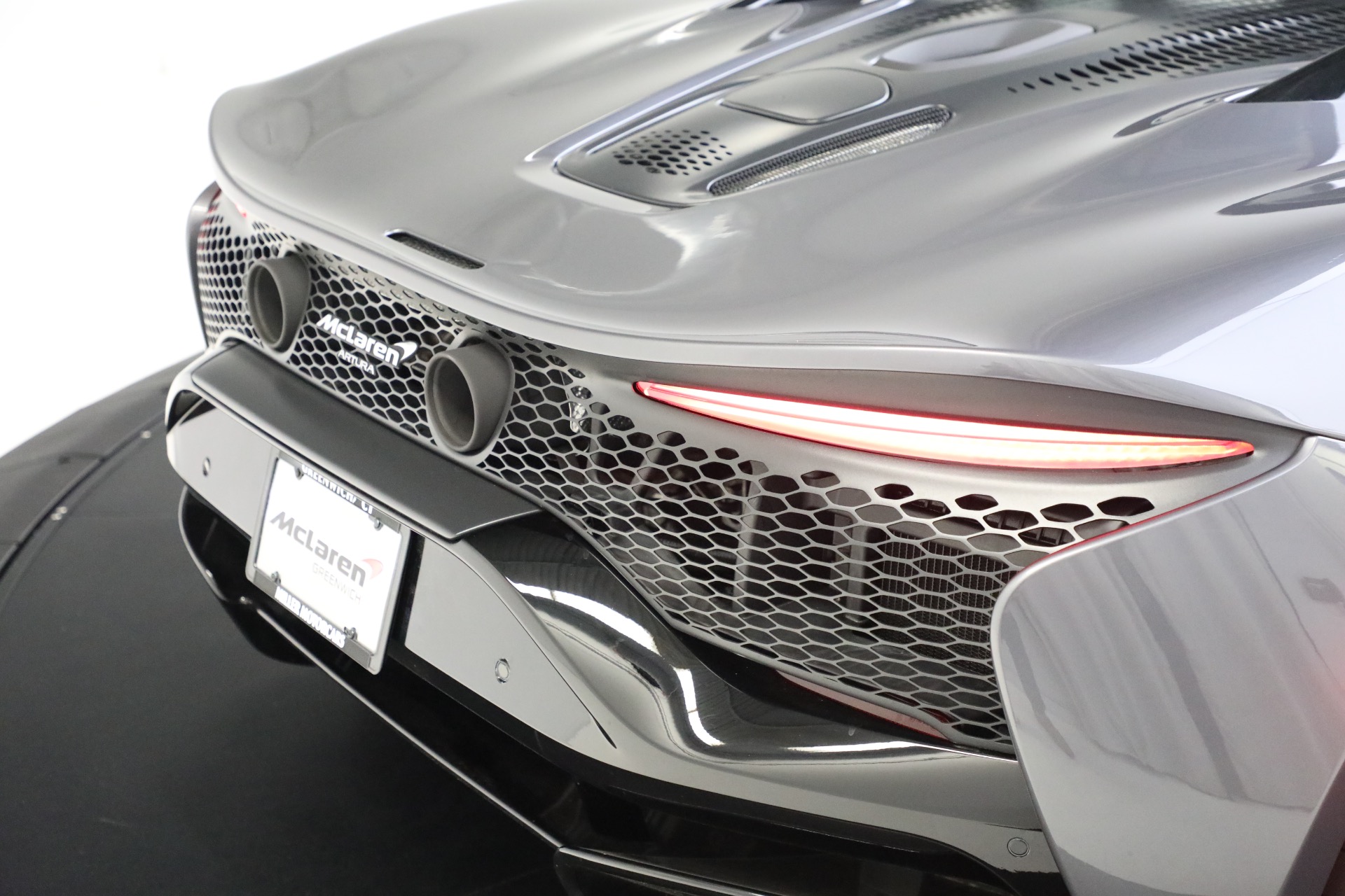 New-2024-McLaren-Artura-TechLux