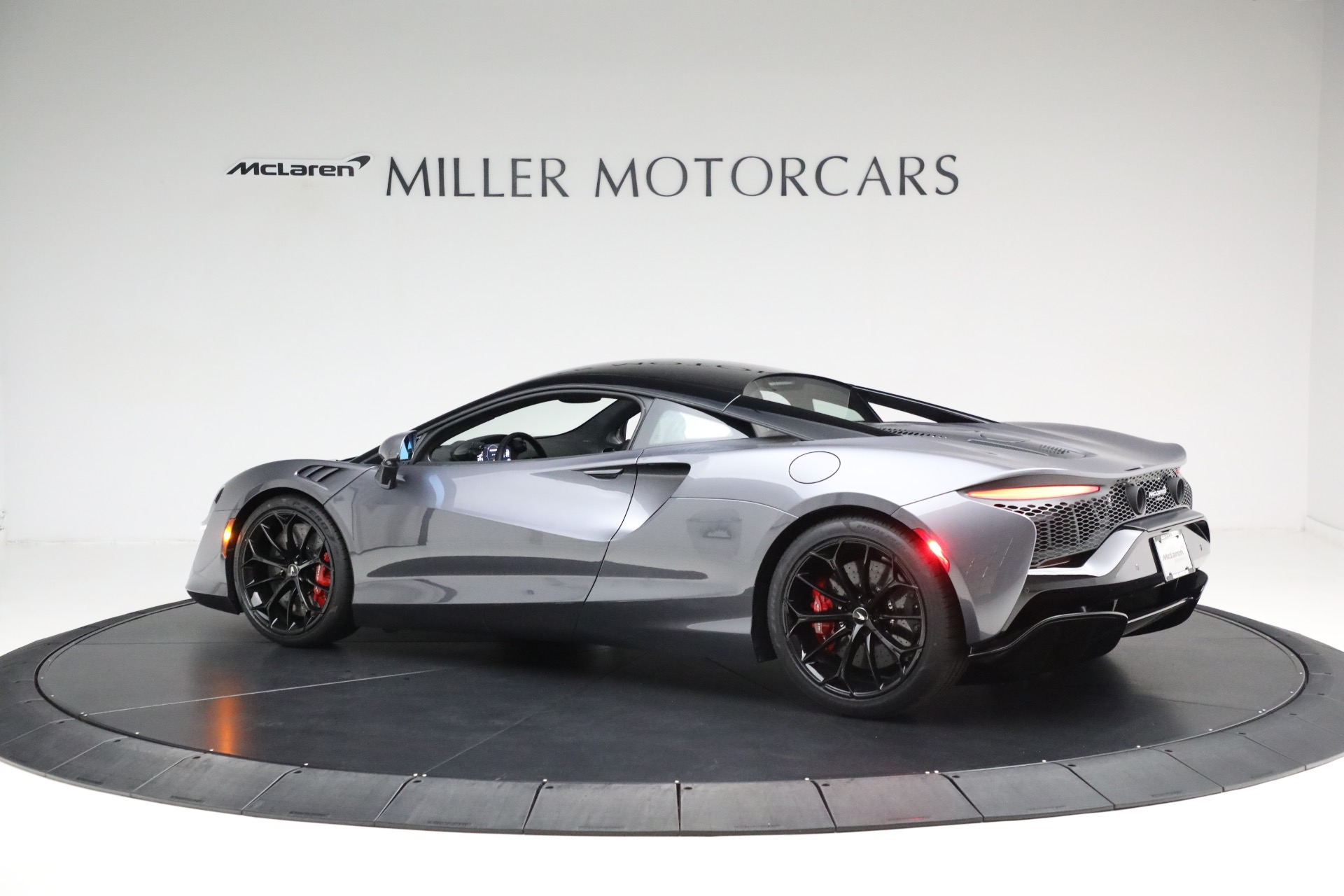 New-2024-McLaren-Artura-TechLux