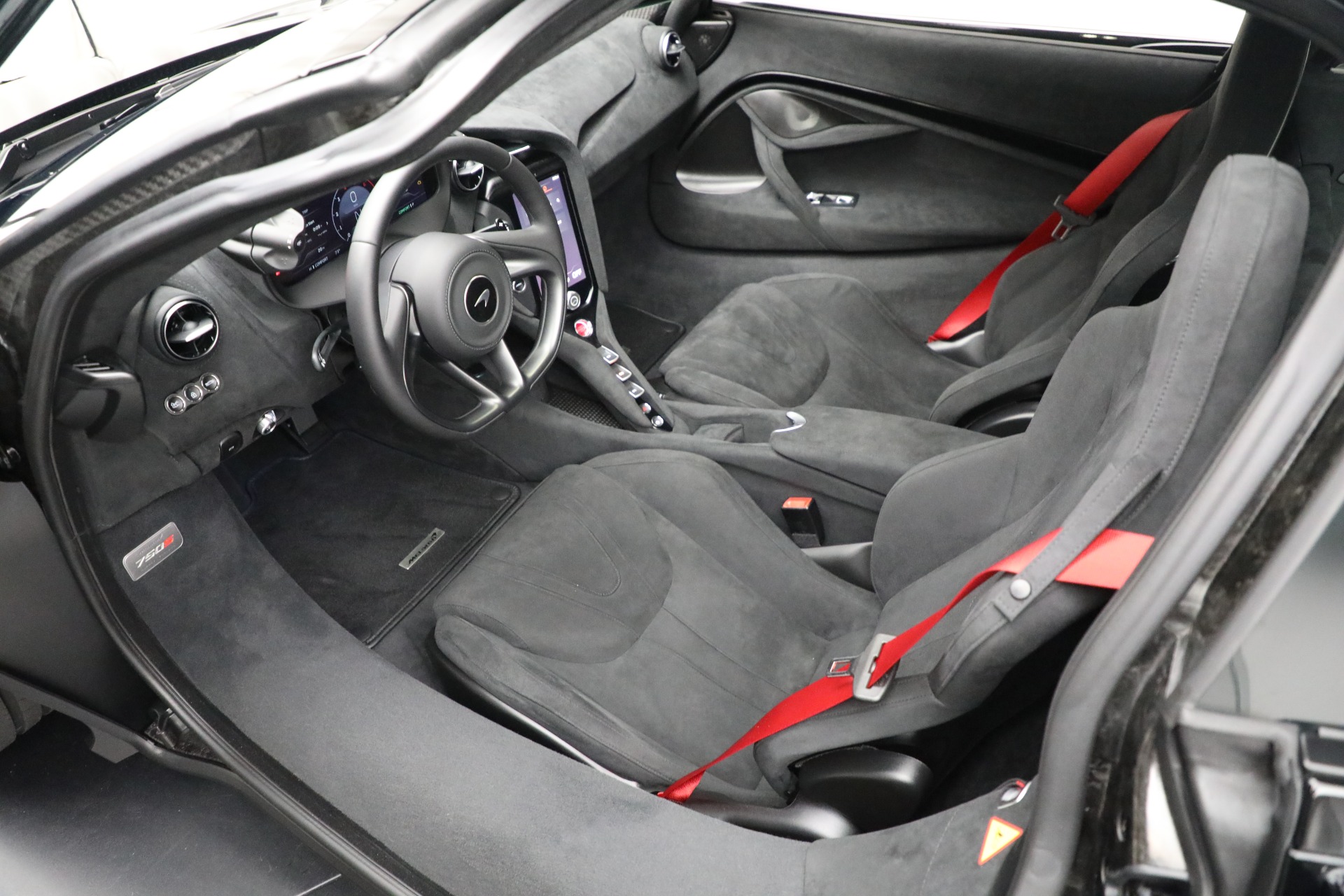 New-2024-McLaren-750S