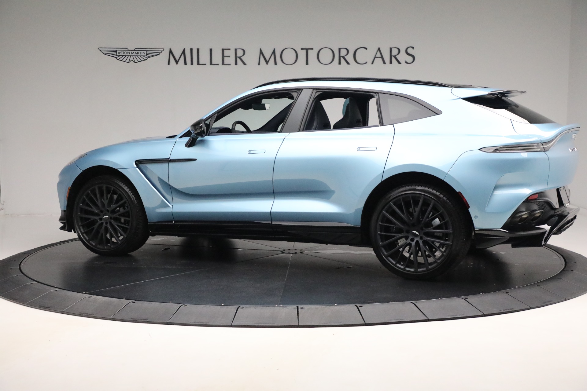 Used-2024-Aston-Martin-DBX-707