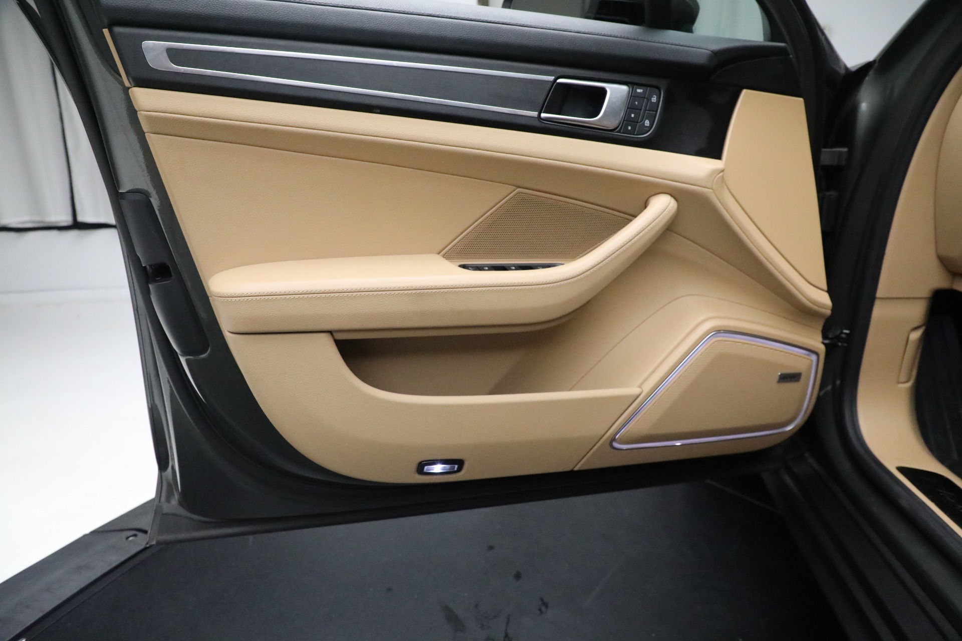 Used-2023-Porsche-Panamera-Platinum-Edition