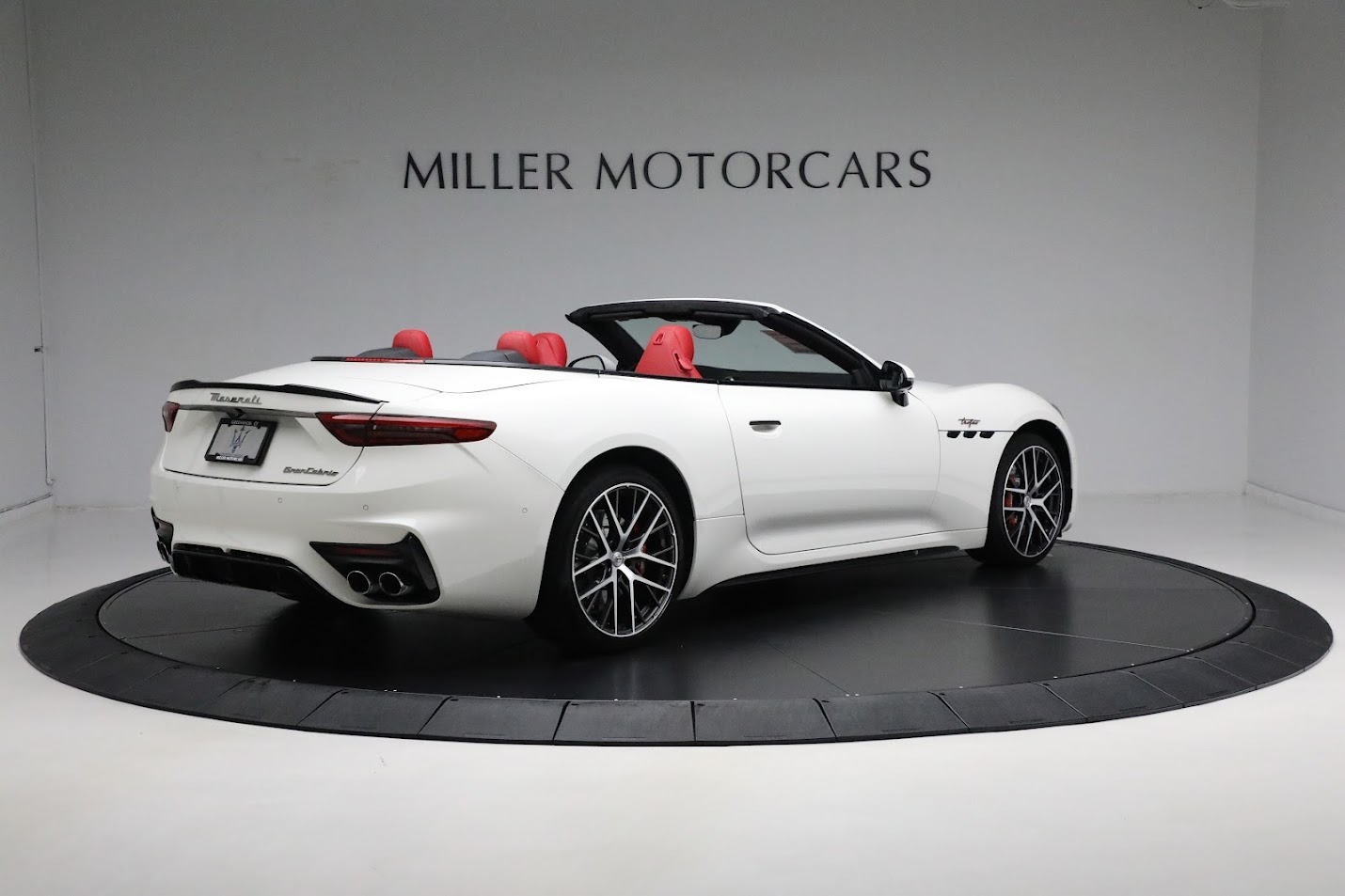 New-2024-Maserati-GranCabrio-Trofeo