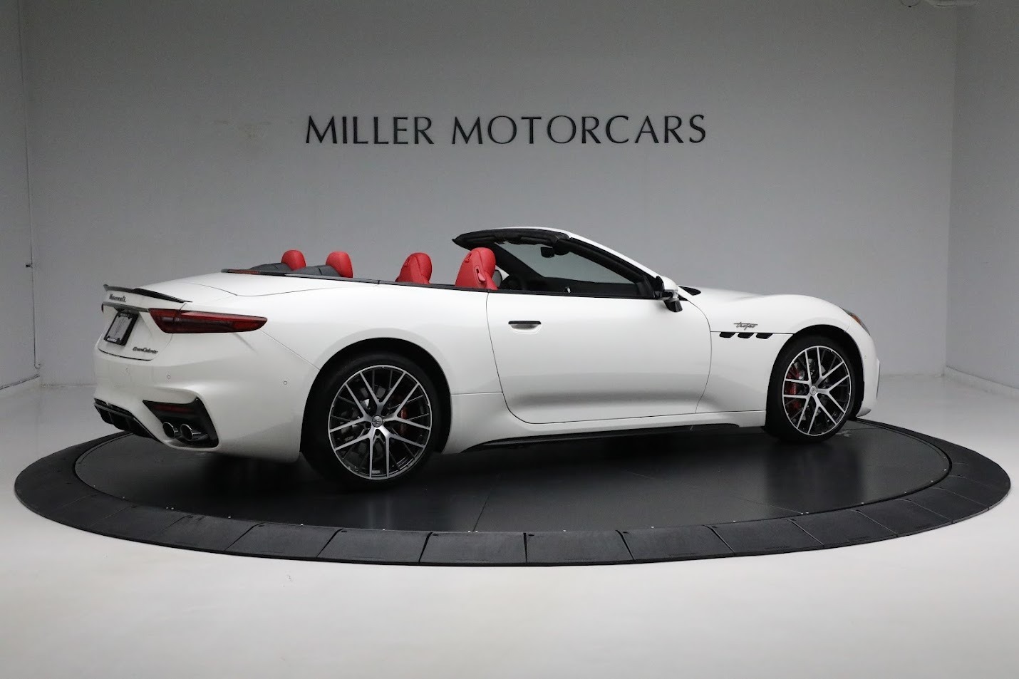 New-2024-Maserati-GranCabrio-Trofeo