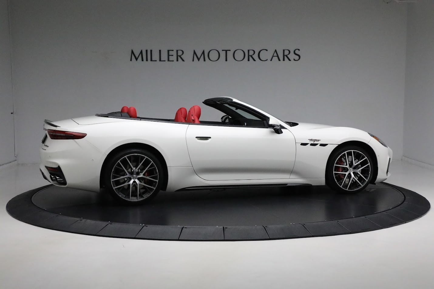 New-2024-Maserati-GranCabrio-Trofeo