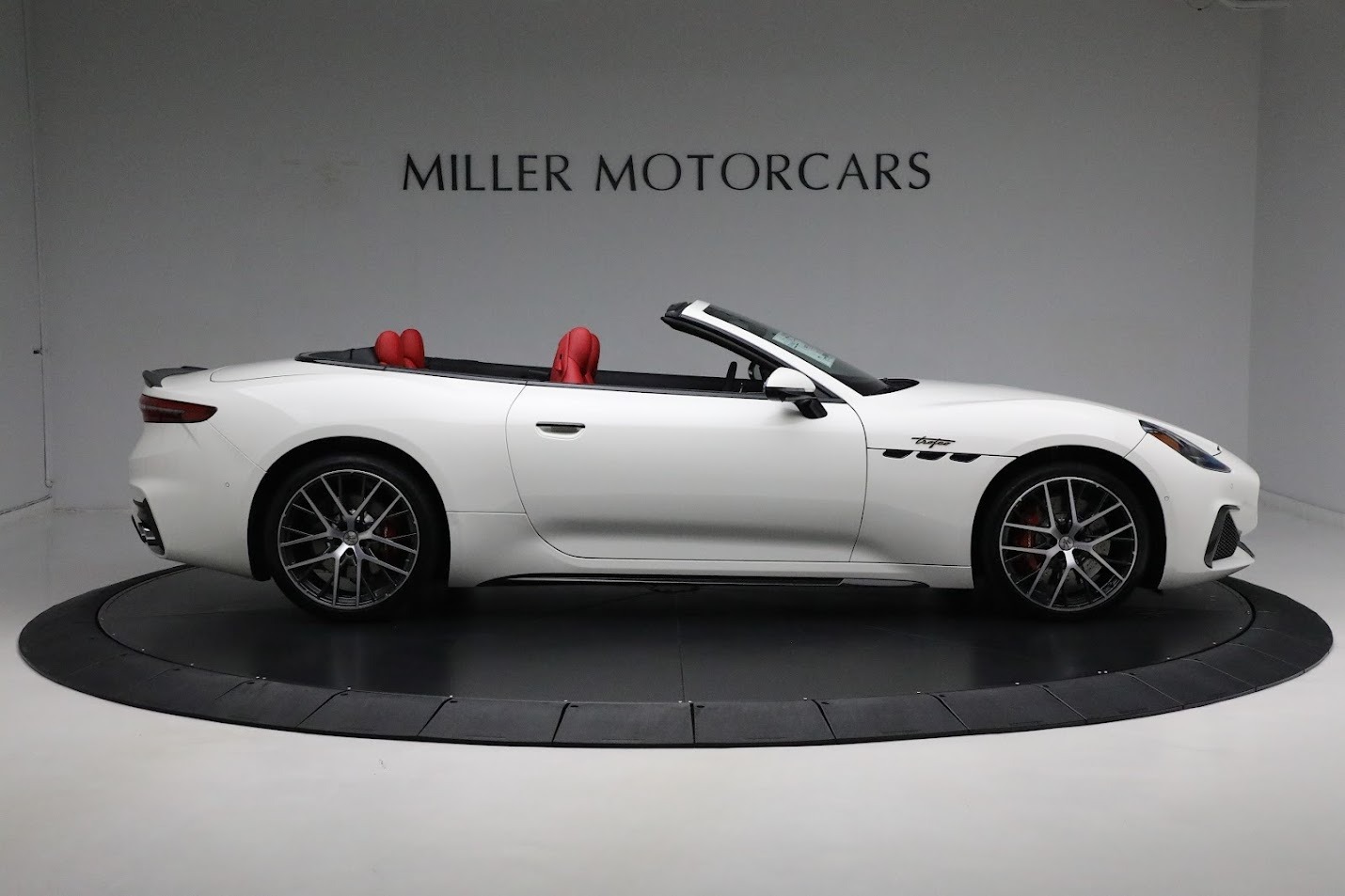 New-2024-Maserati-GranCabrio-Trofeo