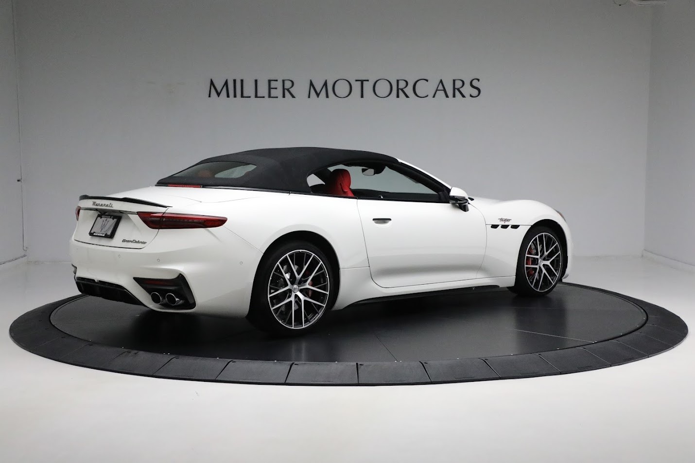 New-2024-Maserati-GranCabrio-Trofeo