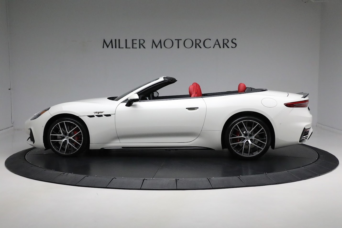 New-2024-Maserati-GranCabrio-Trofeo