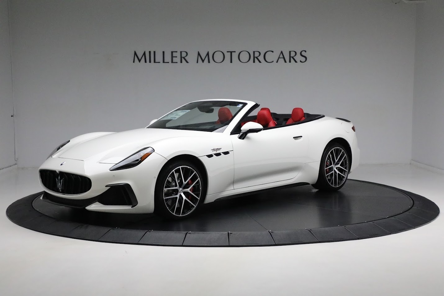 New-2024-Maserati-GranCabrio-Trofeo