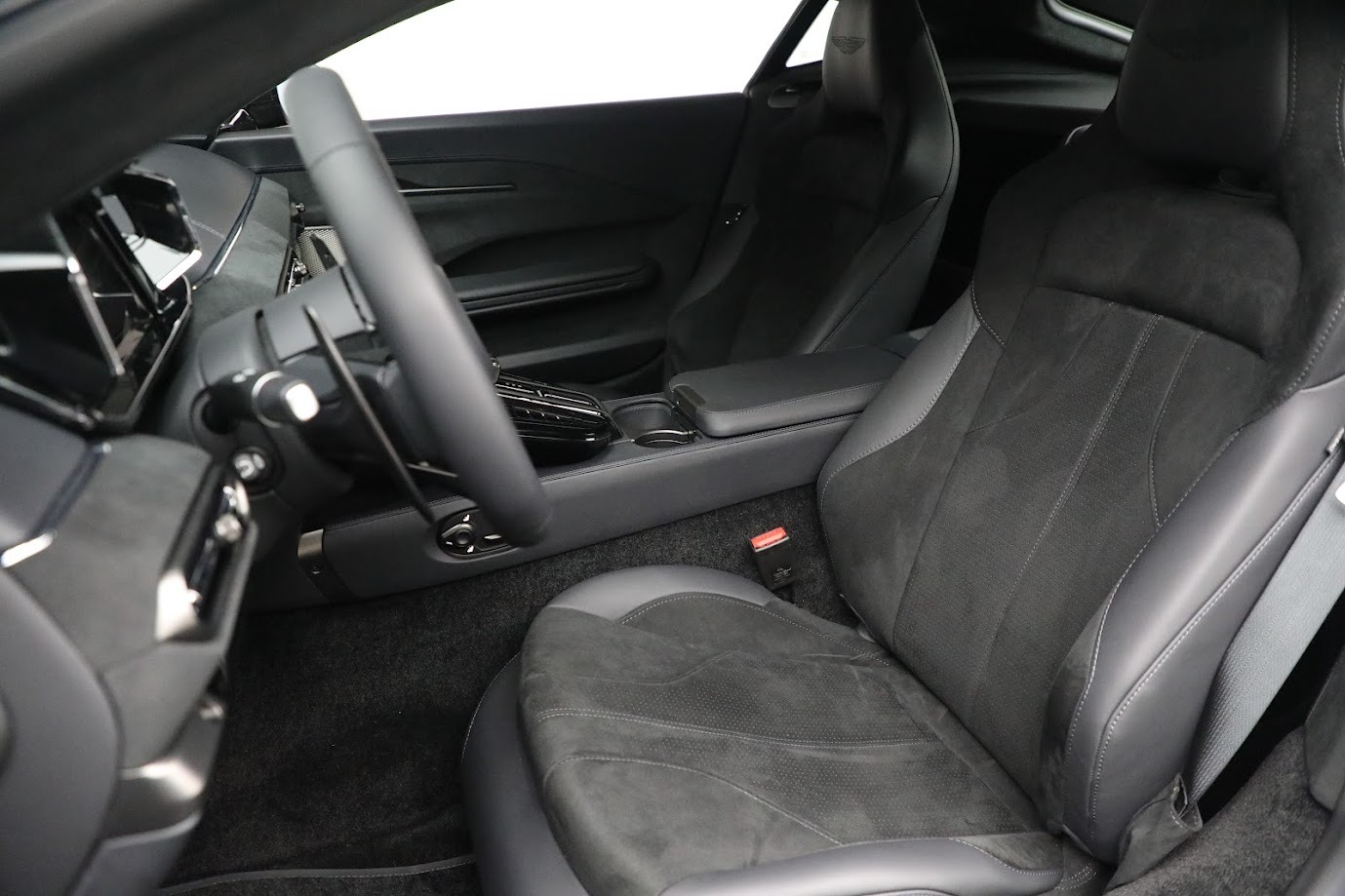 New-2025-Aston-Martin-Vantage