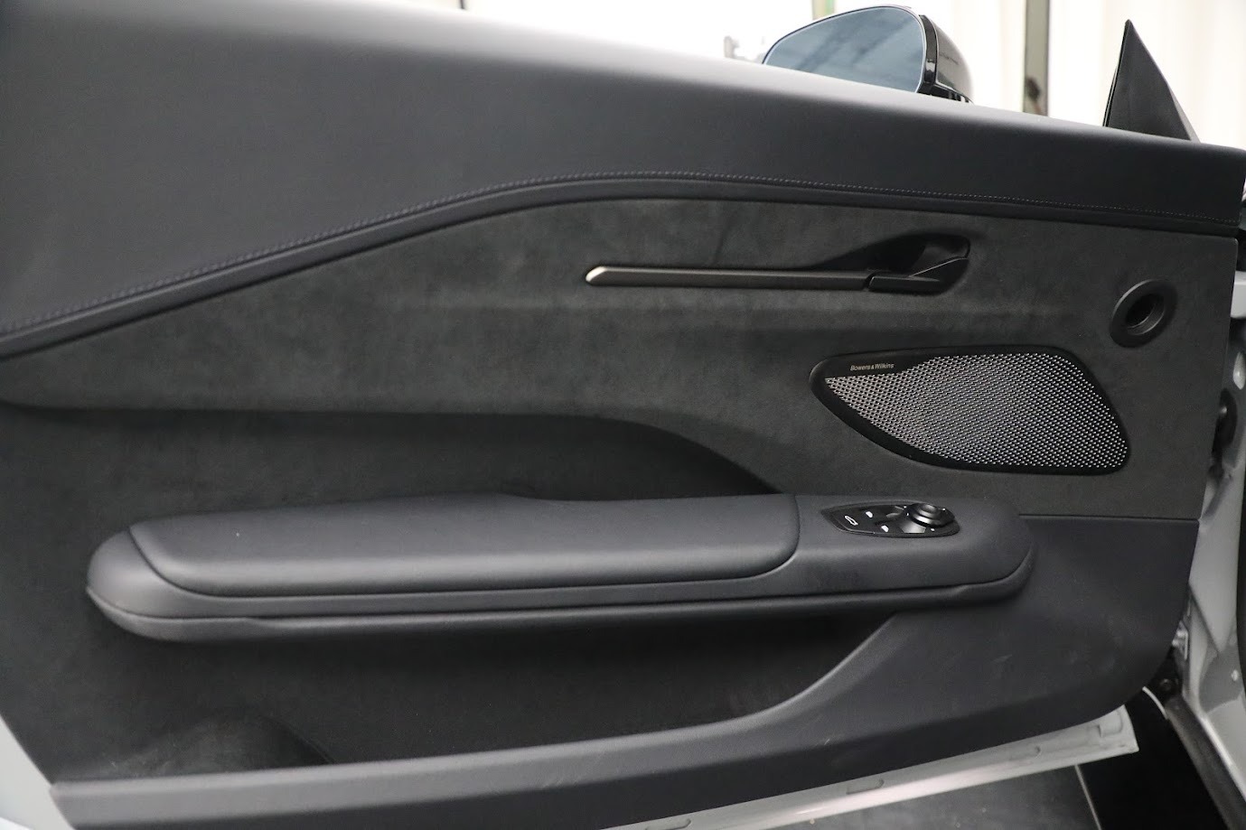 New-2025-Aston-Martin-Vantage