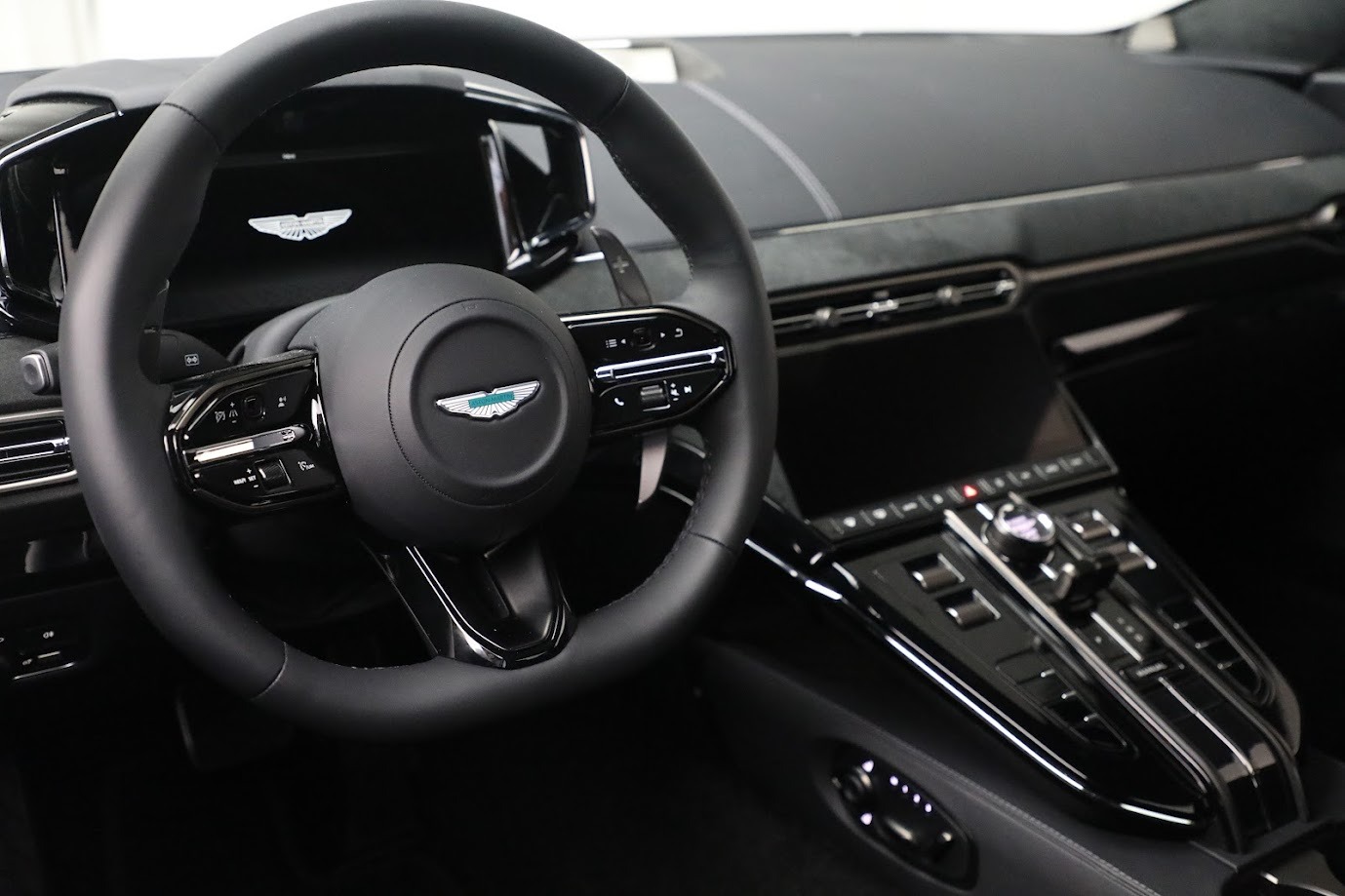 New-2025-Aston-Martin-Vantage