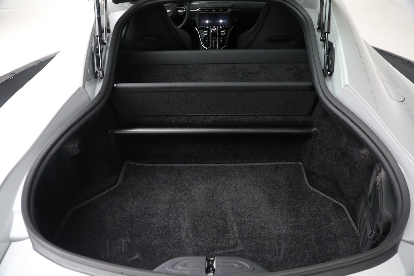 New-2025-Aston-Martin-Vantage